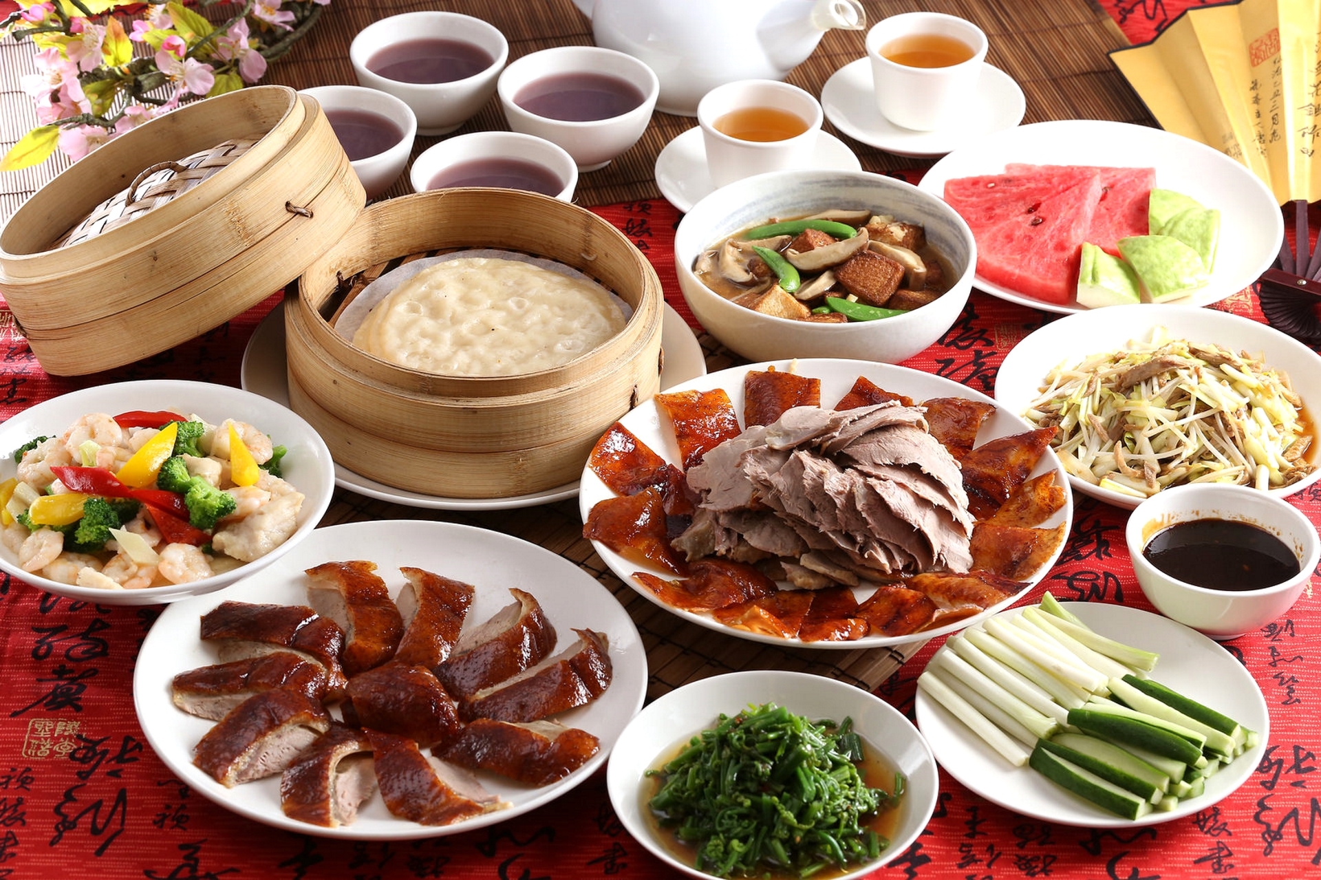 Обои арбуз, блюда, овощи, тайваньская кухня, мясо, чай, утка, соус, креветки, ассорти, watermelon, meals, vegetables, taiwanese cuisine, meat, tea, duck, sauce, shrimp, cuts разрешение 1920x1279 Загрузить