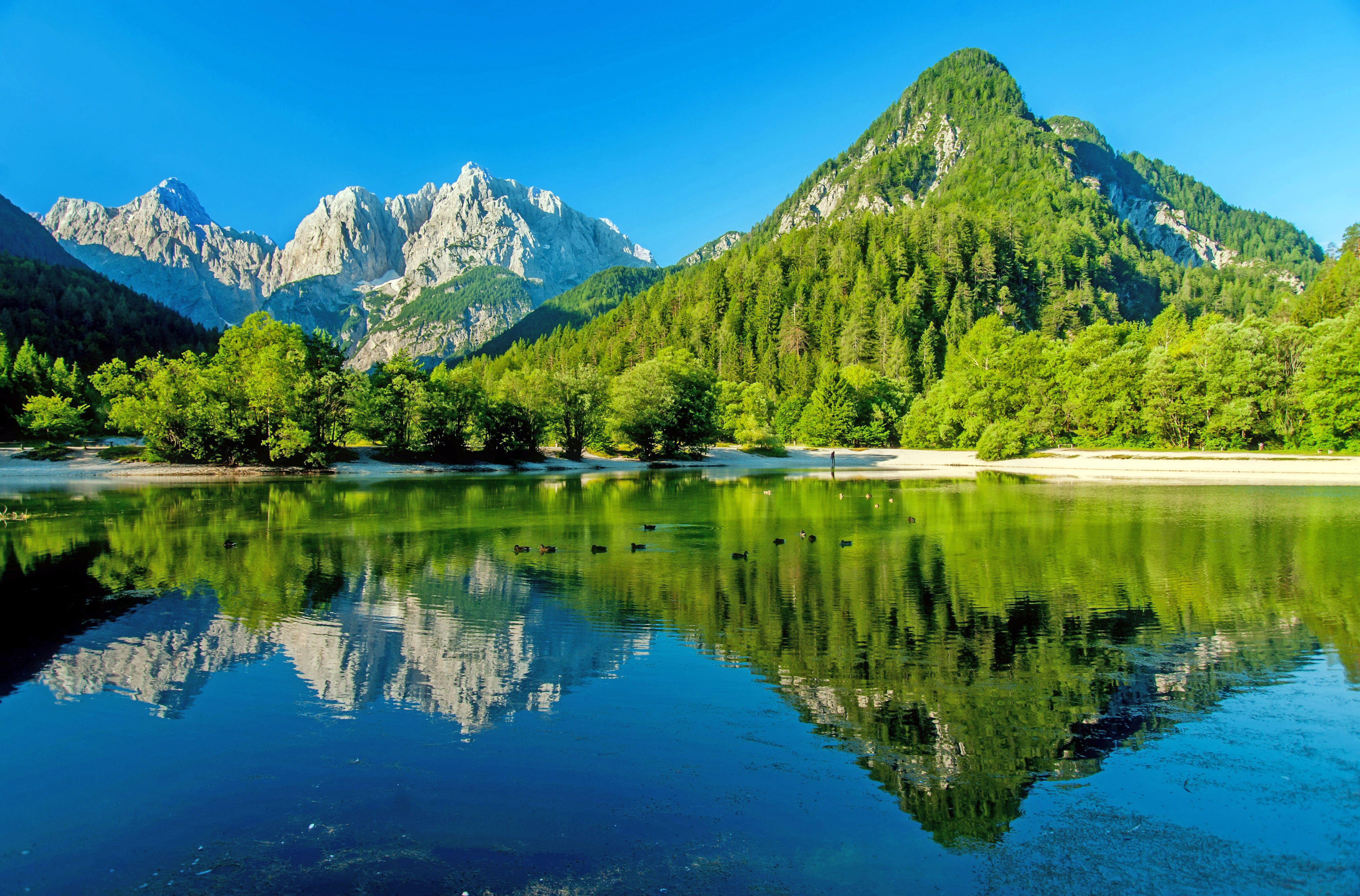Горное озеро. Озеро Jasna Словения. Озеро Туманлы-Кель. Озеро Блед Словения. Озеро Рица Абхазия.