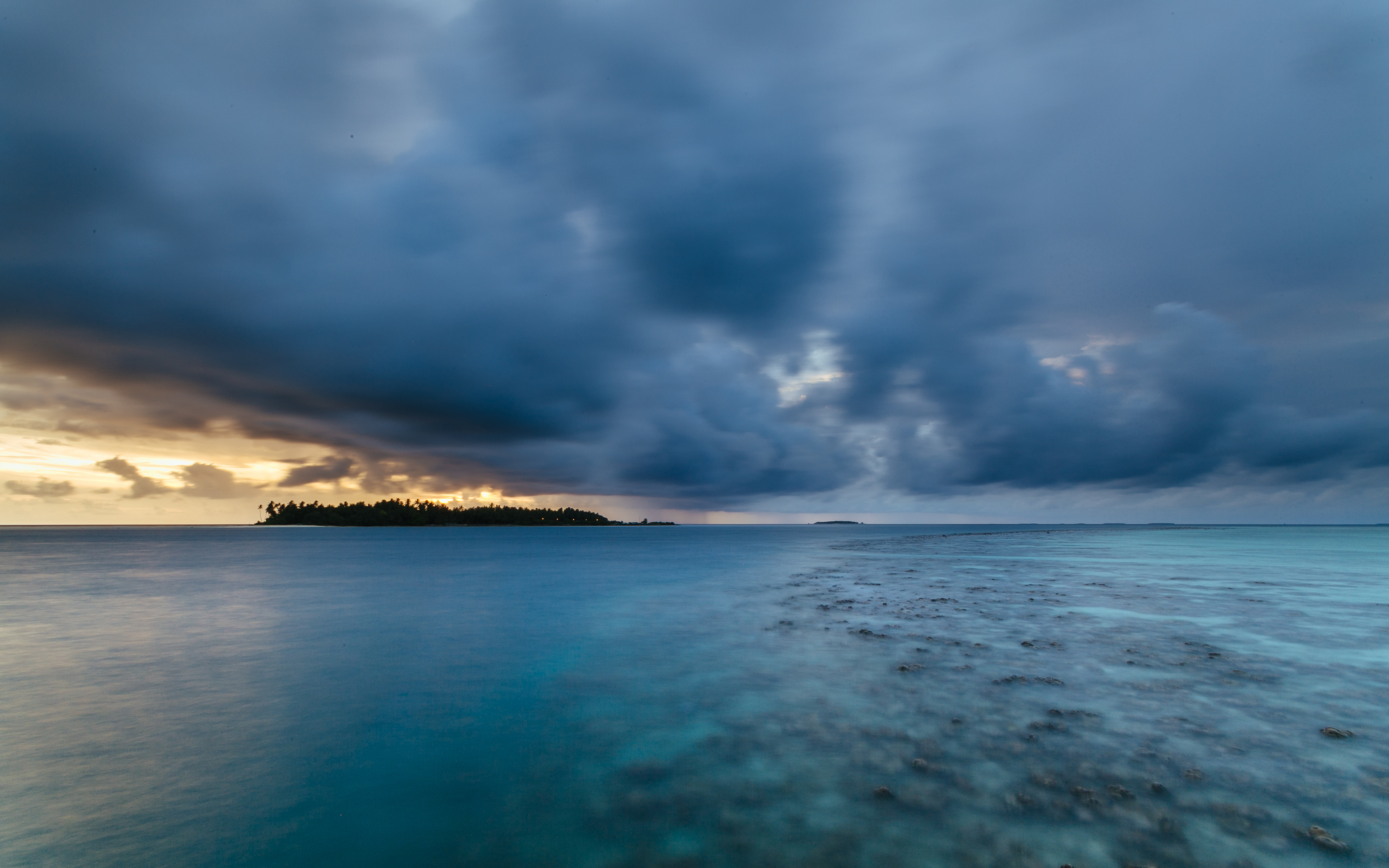 Обои закат, океан, остров, риф, kihaad, мальдивские о-ва, sunset, the ocean, island, reef, maldives разрешение 3360x2100 Загрузить