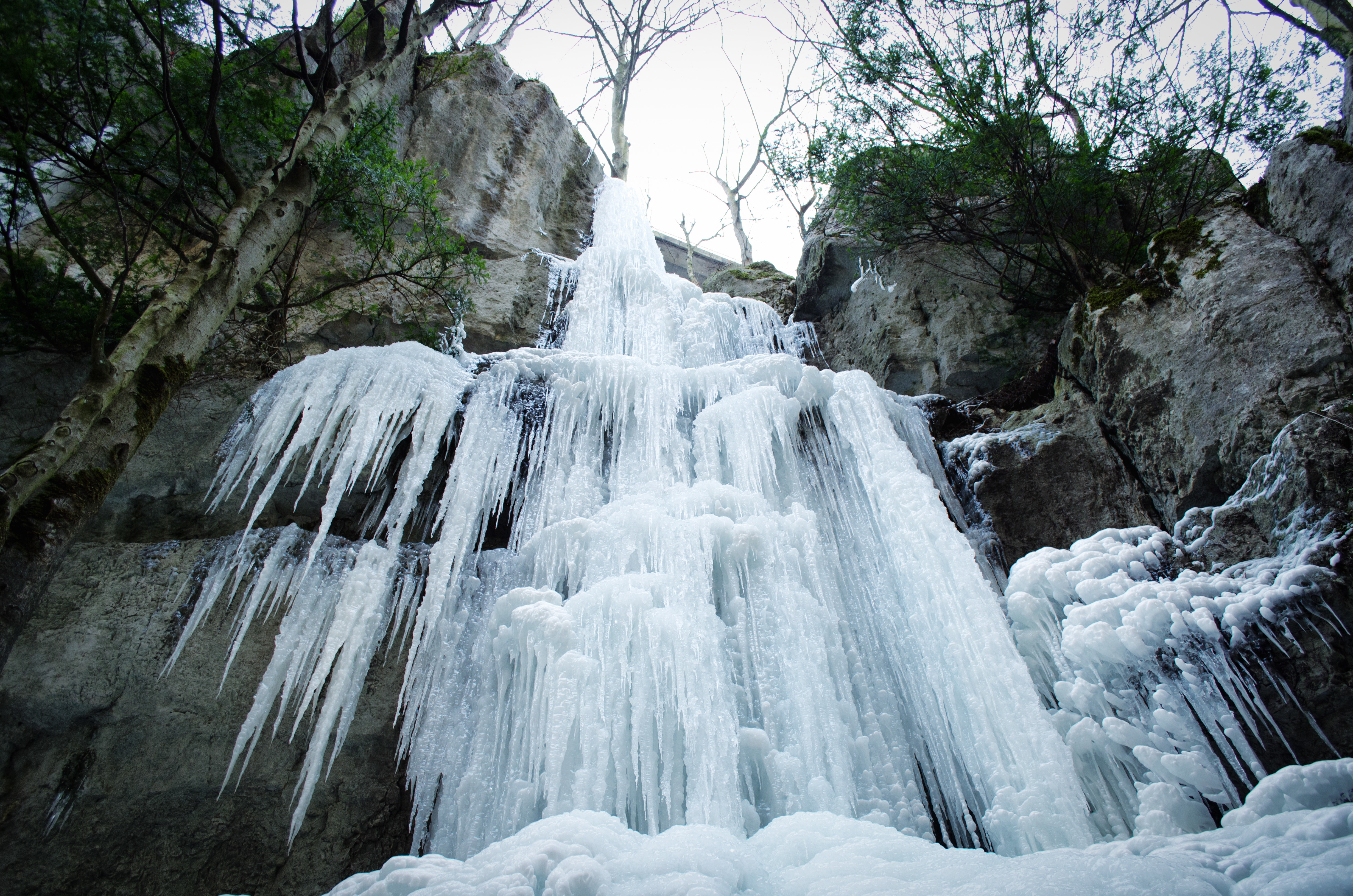 Зима фото водопад. Водопады Руфабго зима. 33 Водопада Сочи зимой. Кегетинский водопад. Водопад Учан.