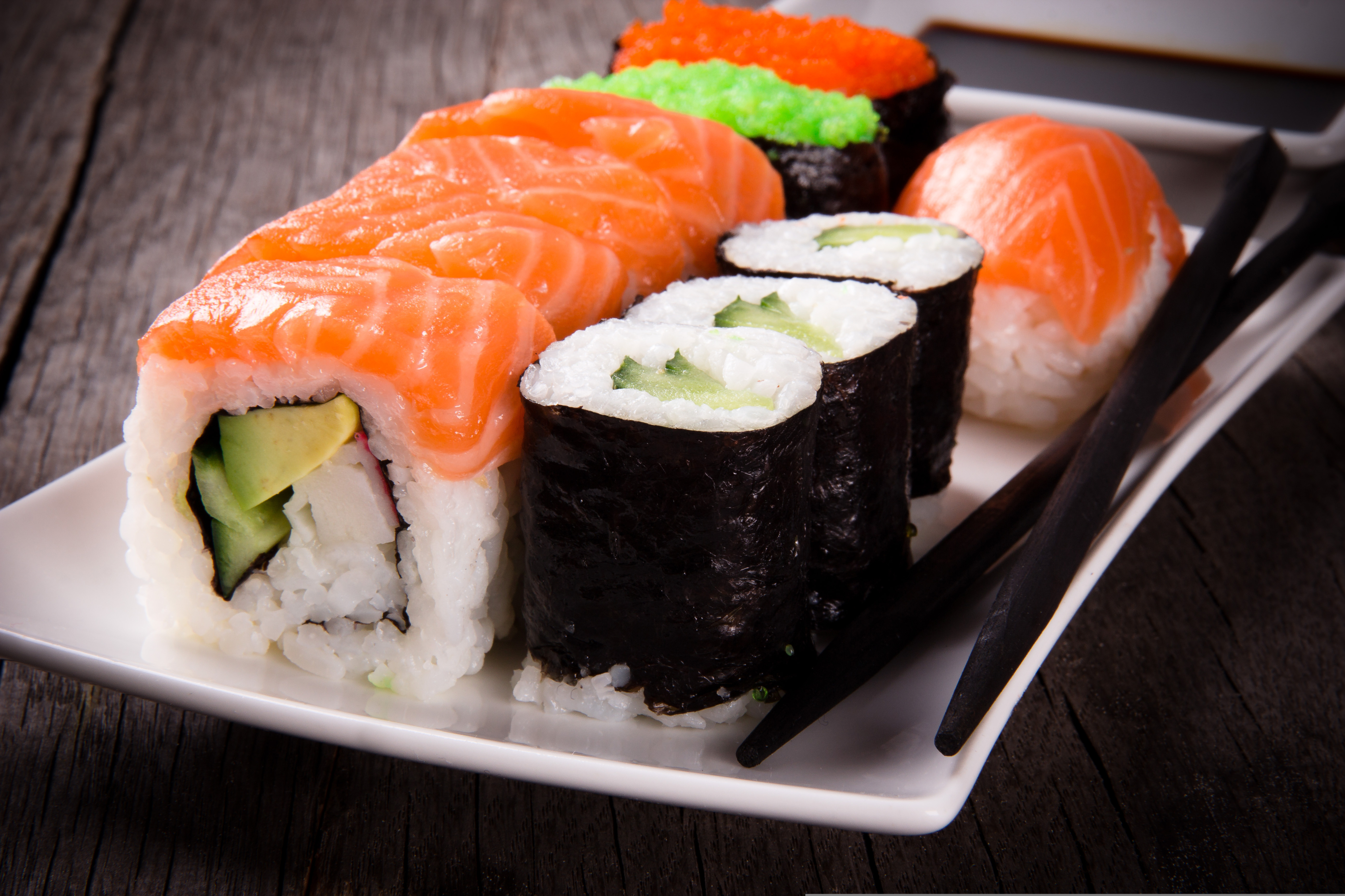 Обои палочки, суши, роллы, японская кухня, sticks, sushi, rolls, japanese cuisine разрешение 5184x3456 Загрузить