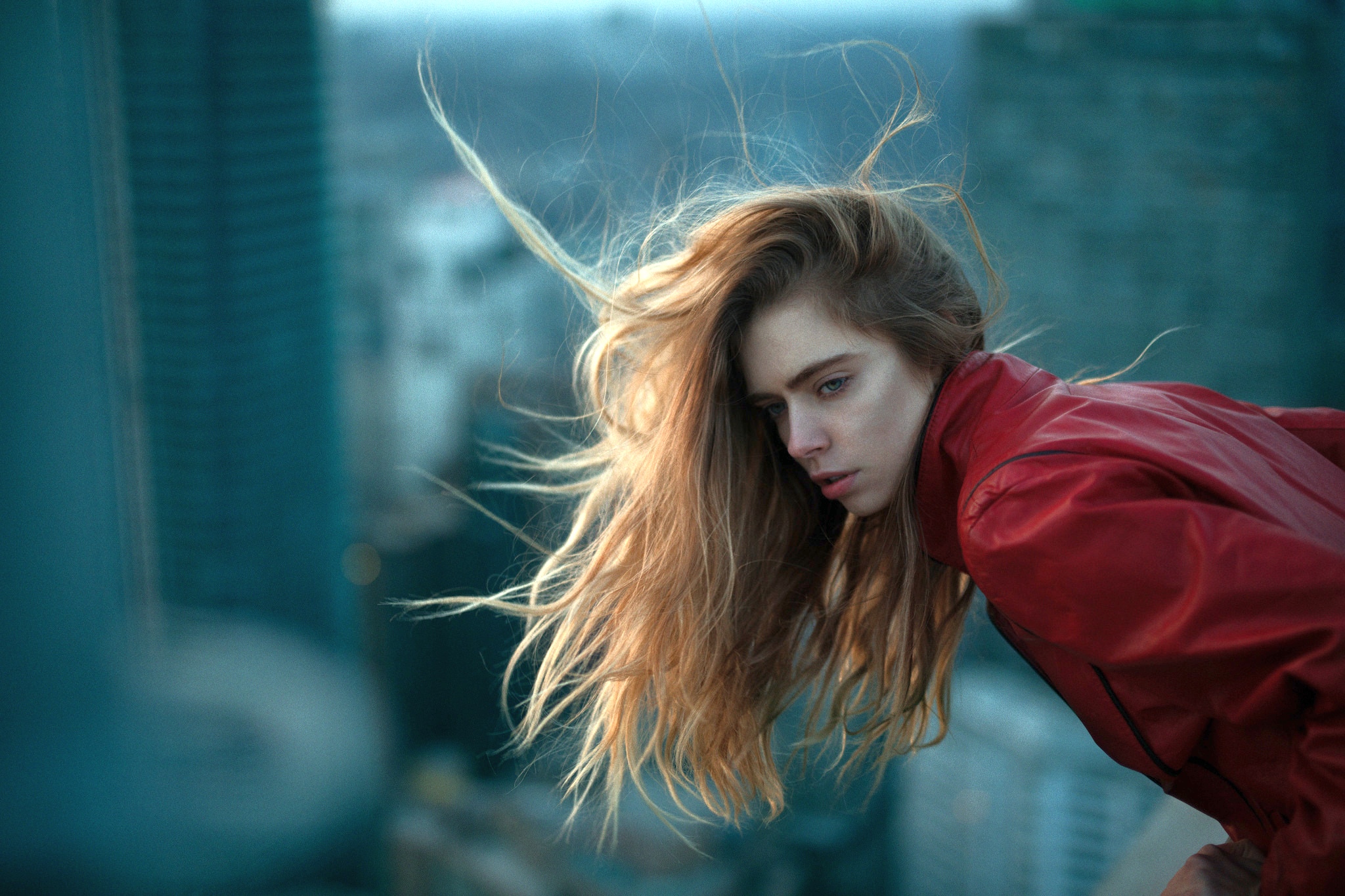 Обои девушка, фон, волосы, лицо, ветер, marta, girl, background, hair, face, the wind разрешение 2048x1365 Загрузить