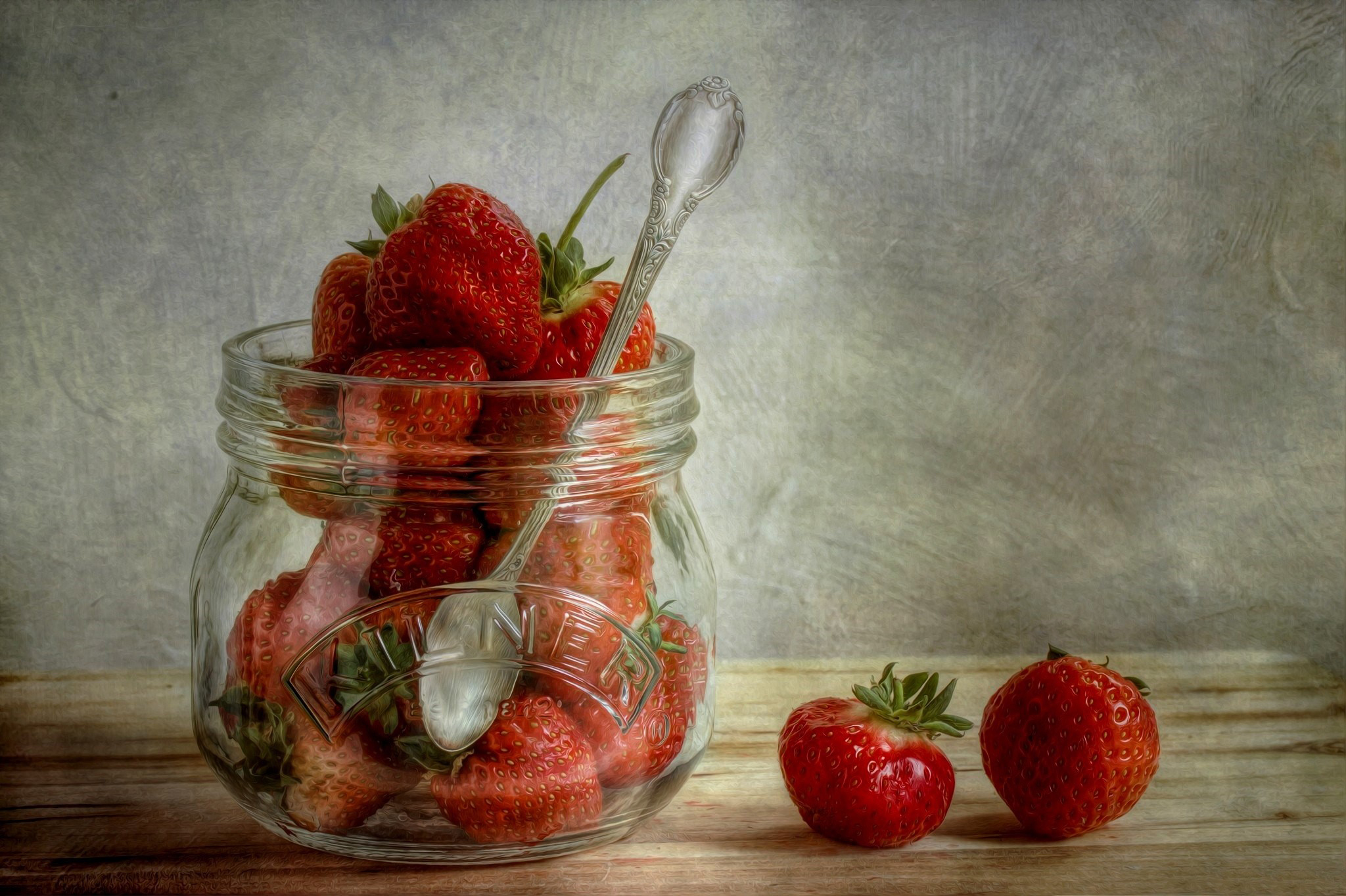 Ягоды в стекле. Фотограф Мэнди Дишер. Натюрморт с клубникой. Натюрморт с фруктами.