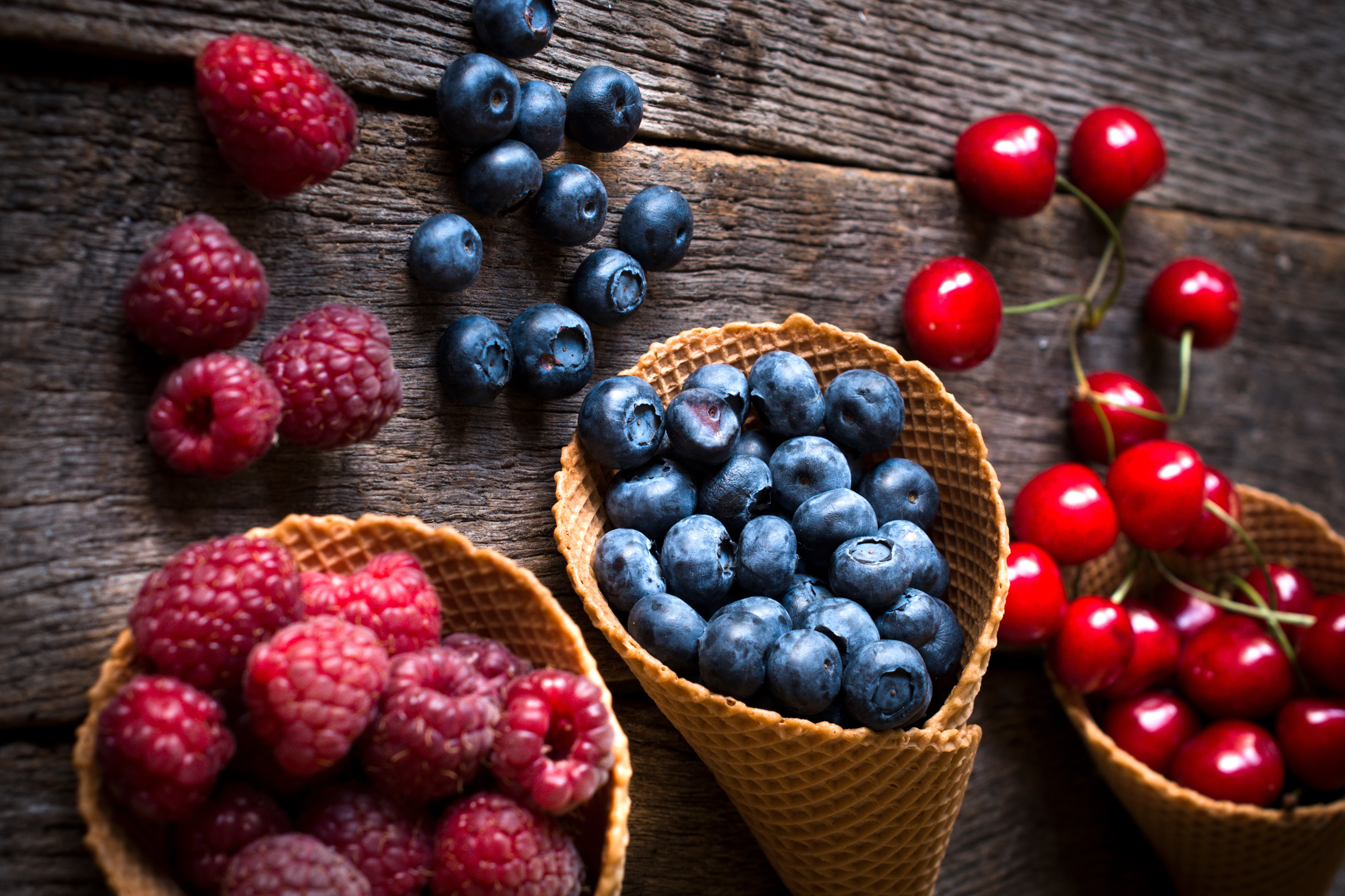 еда ягоды земляника черника ведро food berries strawberries blueberries bucket загрузить