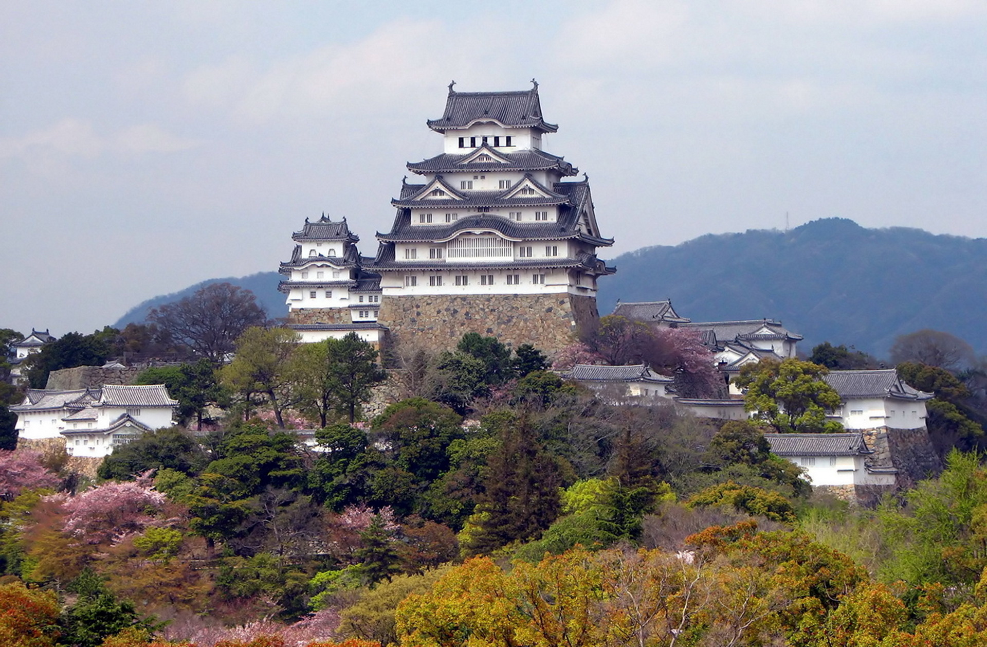 Обои япония, замок белой цапли, химедзи, japan, castle of the white heron, himeji разрешение 1920x1258 Загрузить