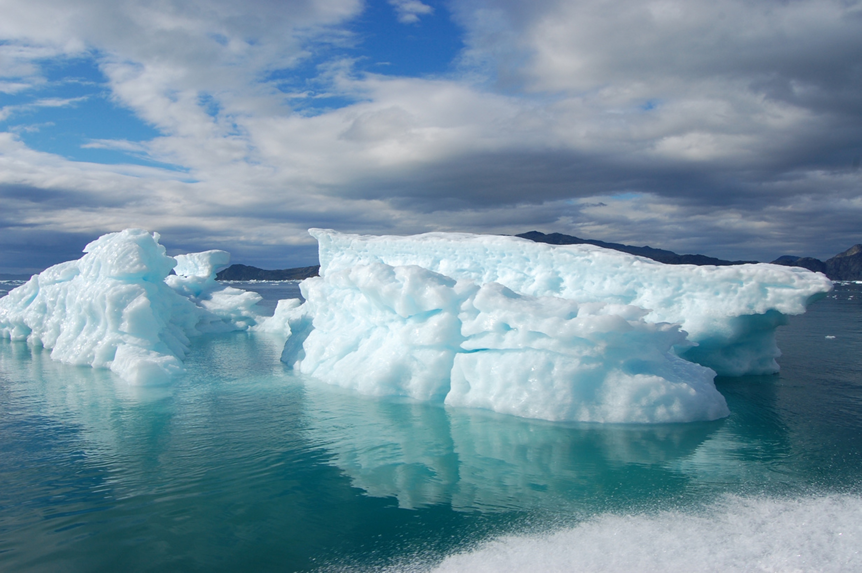 Лед 2 океан. Льдины Северного Ледовитого океана. Льды Северного Ледовитого океана. Льдина в море. Ледяные облака.