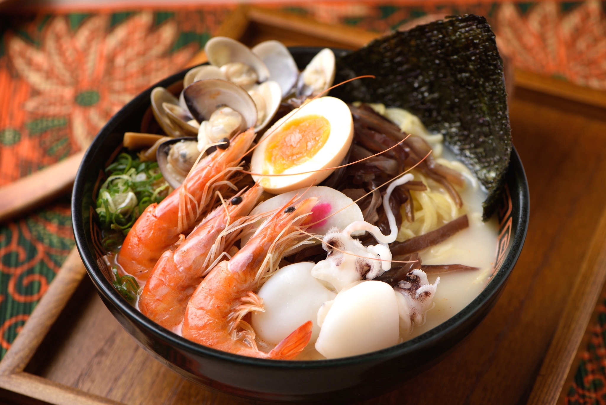 Обои яйцо, морепродукты, креветки, кальмары, моллюски, egg, seafood, shrimp, squid, shellfish разрешение 2048x1367 Загрузить