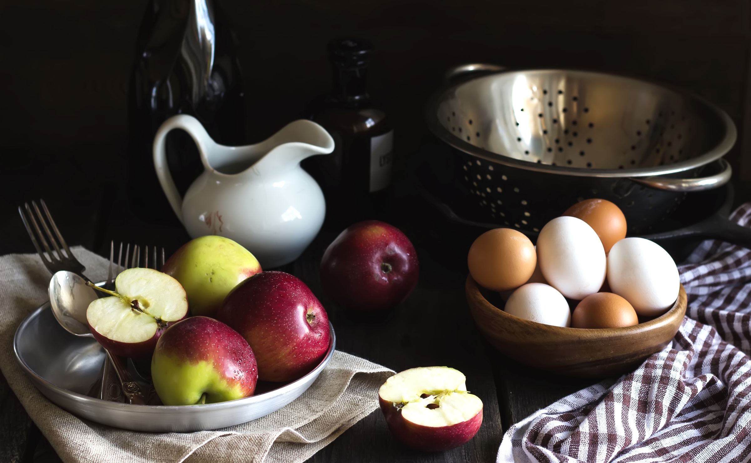Обои яблоки, яйца, кувшин, натюрморт, apples, eggs, pitcher, still life разрешение 2400x1481 Загрузить