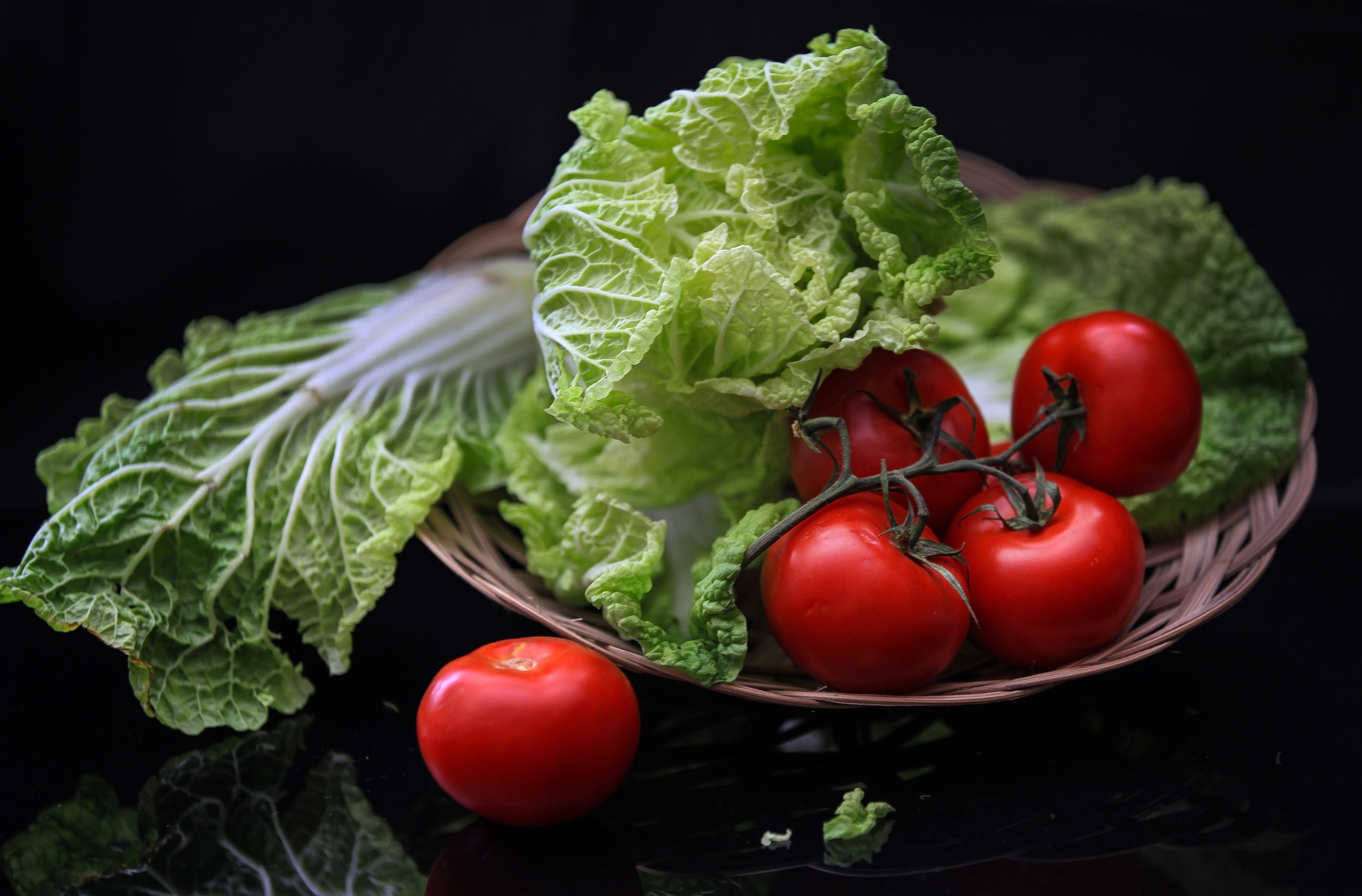 Обои овощи, помидоры, салат, vegetables, tomatoes, salad разрешение 2400x1579 Загрузить