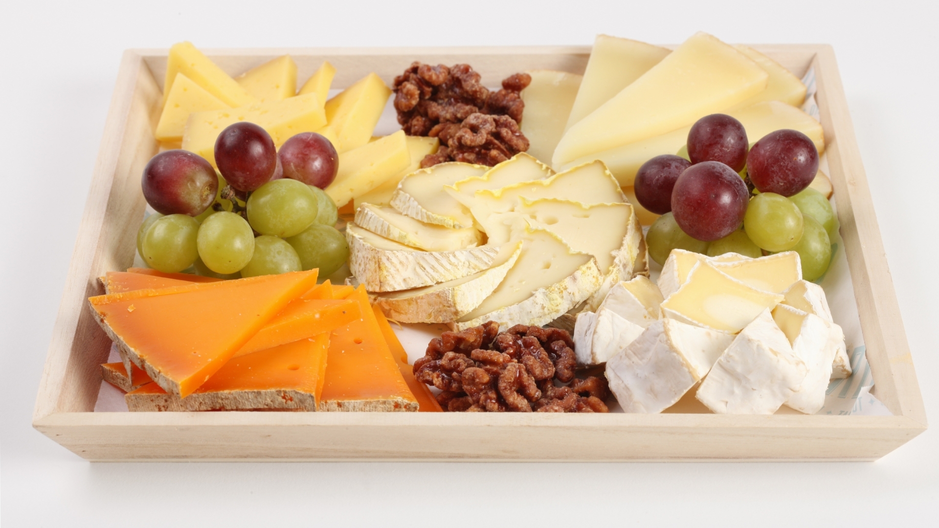 Обои орехи, виноград, еда, сыр, тарелка, nuts, grapes, food, cheese, plate разрешение 1920x1080 Загрузить
