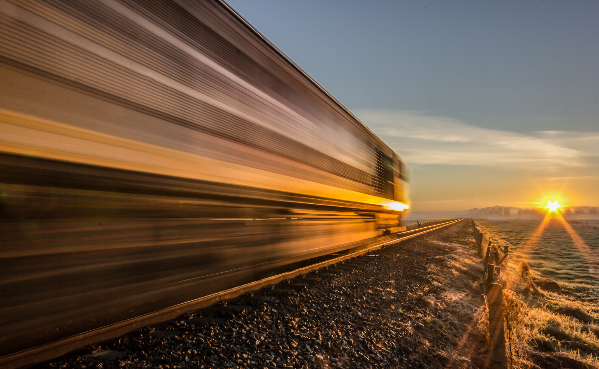 Обои дорога, закат, поезд, локомотив, road, sunset, train, locomotive разрешение 2048x1261 Загрузить