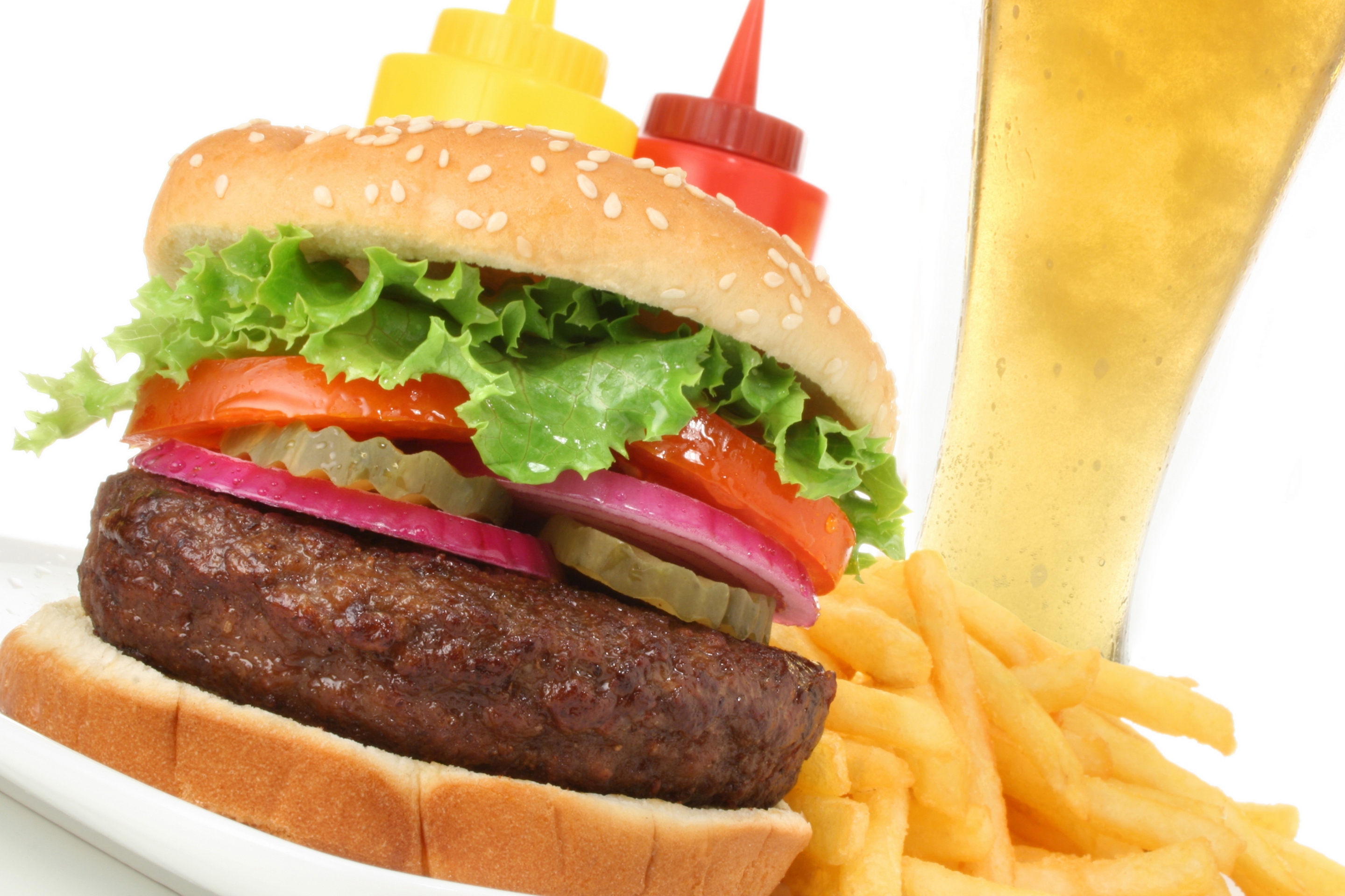 Обои гамбургер, котлета, пиво, помидор, булочка, быстрое питание, cutlet, hamburger, patty, beer, tomato, bun, fast food разрешение 2880x1920 Загрузить
