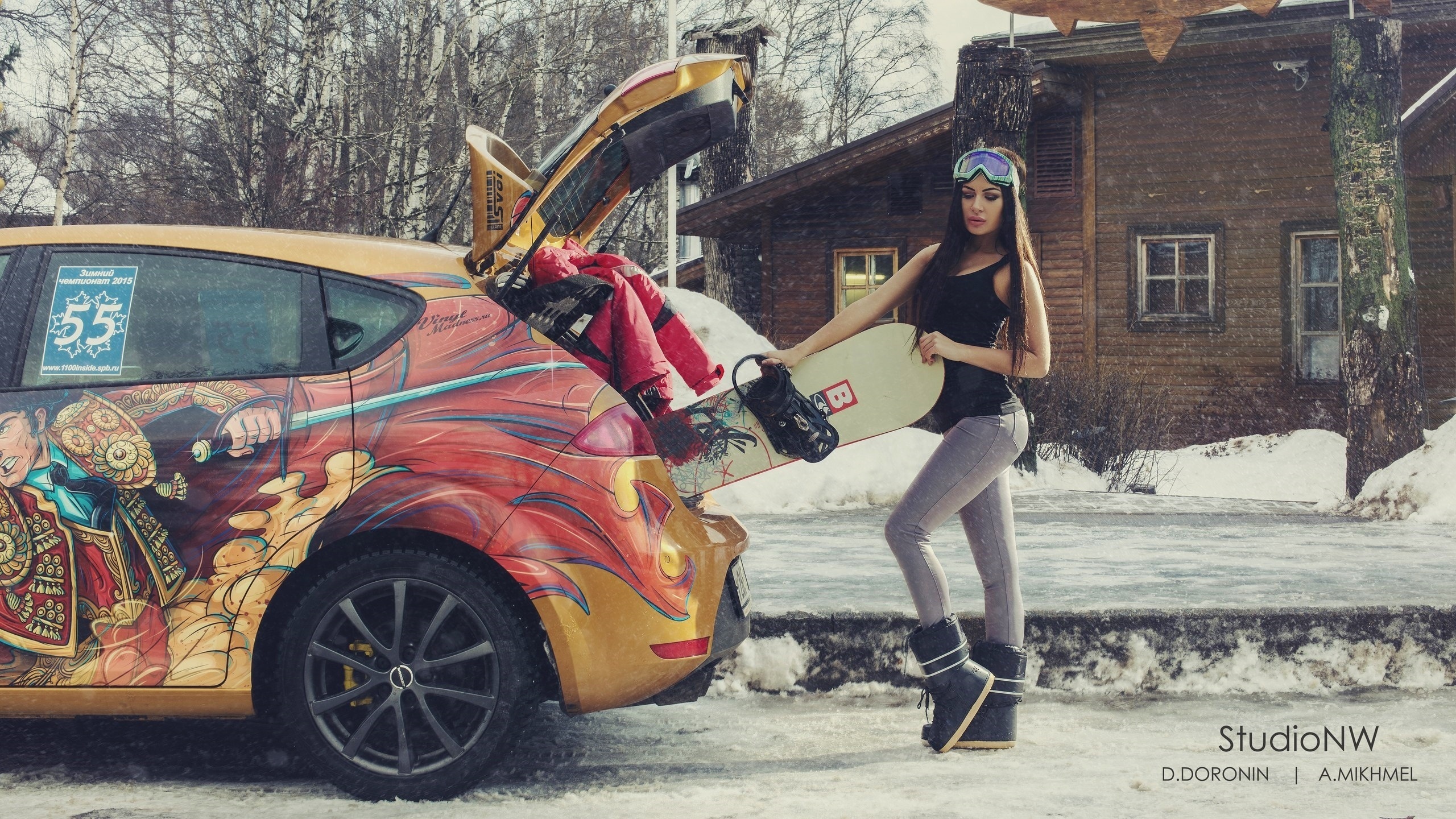 Веселые новинки в машину. Фотосессия с машиной зимой. Девушка зима машина. Девушки авто снег.