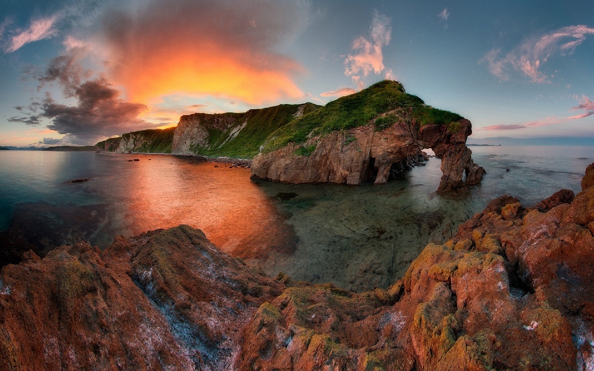 Обои облака, скалы, природа, берег, закат, море, край, приморский, clouds, rocks, nature, shore, sunset, sea, edge, seaside разрешение 1920x1200 Загрузить