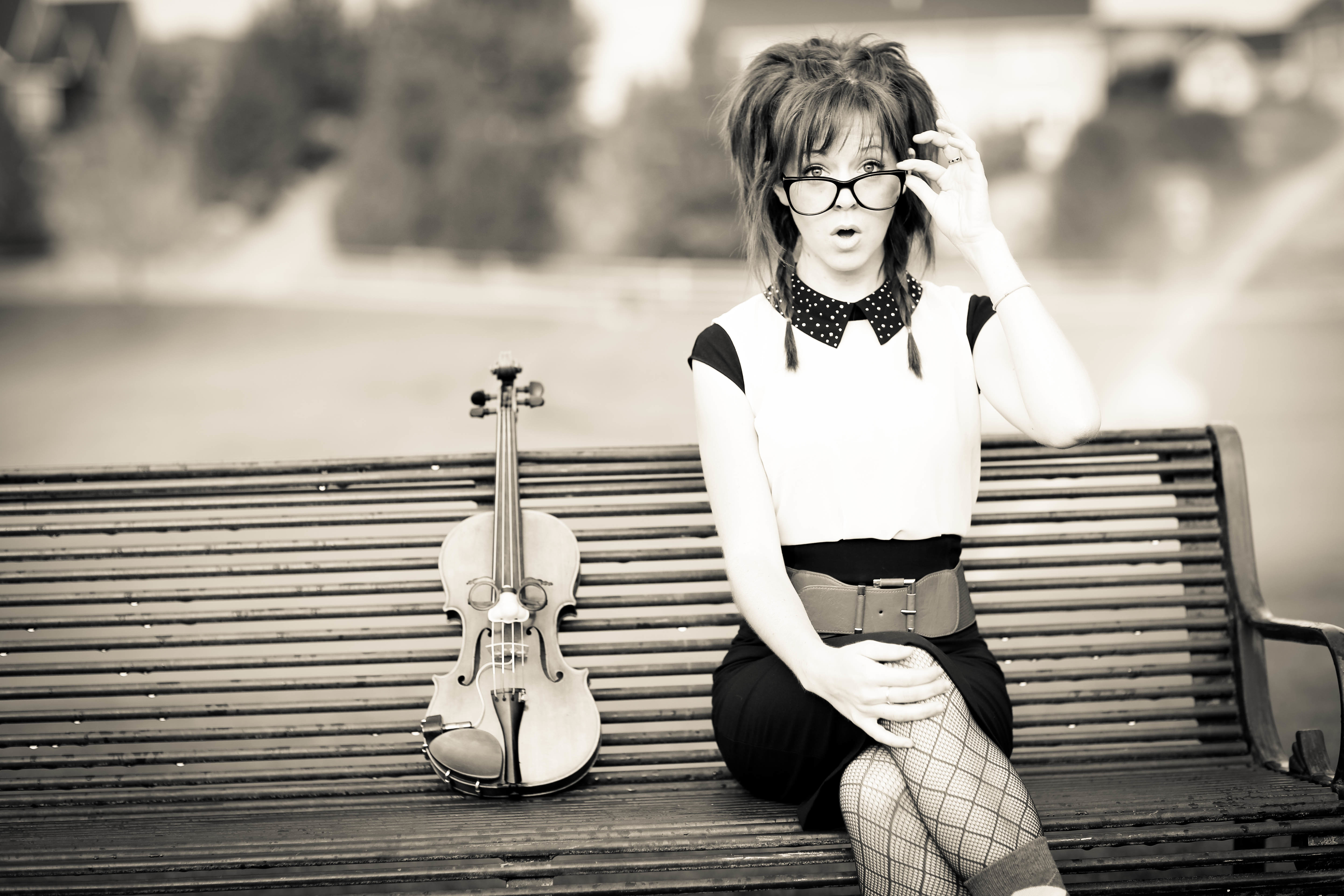 Обои девушка, скрипка, очки, линдси стирлинг, линдсей стирлинг, girl, violin, glasses, lindsey stirling, lindsay stirling разрешение 5760x3840 Загрузить