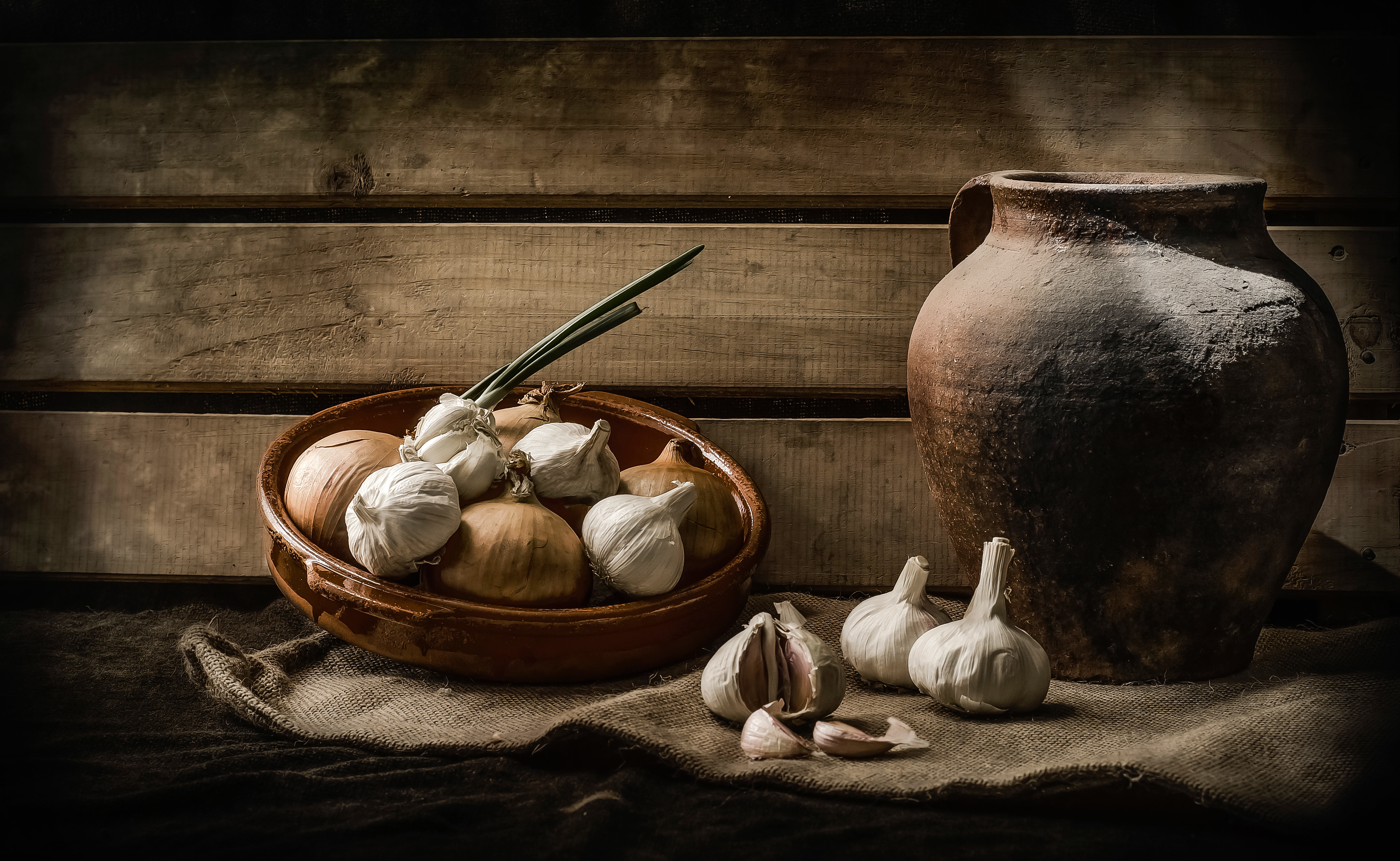 Обои лук, кувшин, натюрморт, миска, чеснок, bow, pitcher, still life, bowl, garlic разрешение 4868x2994 Загрузить