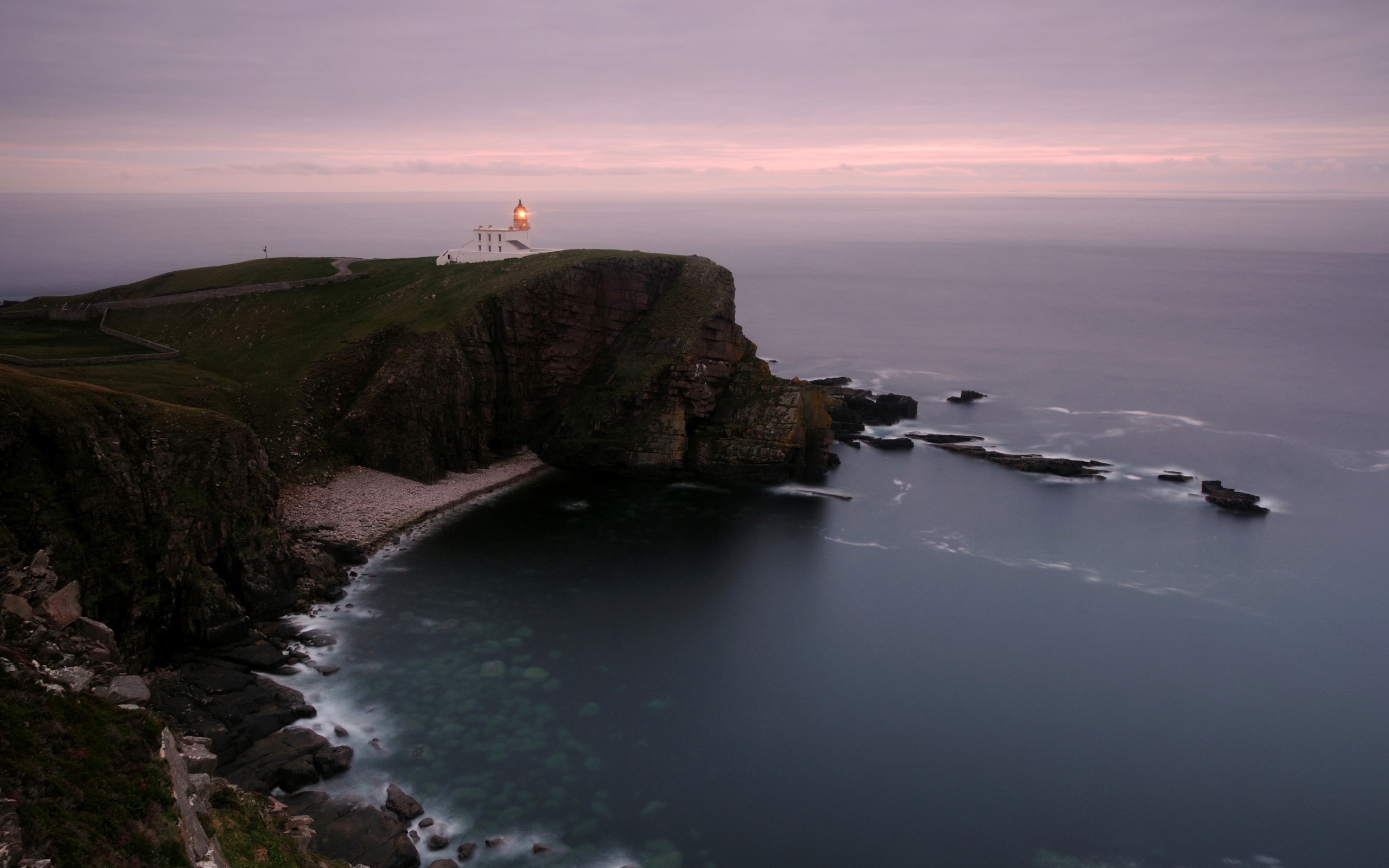 Обои вечер, камни, фото, пейзаж, море, скала, маяк, обрыв, the evening, stones, photo, landscape, sea, rock, lighthouse, open разрешение 2560x1600 Загрузить