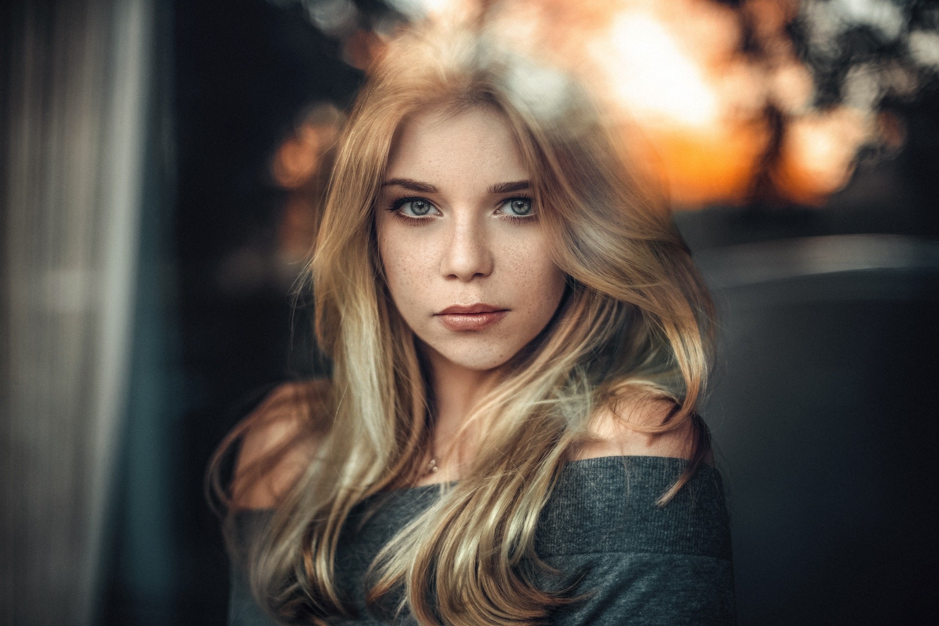 Обои девушка, блондинка, портрет, модель, лицо, стекло, стакан, girl, blonde, portrait, model, face, glass разрешение 1920x1280 Загрузить