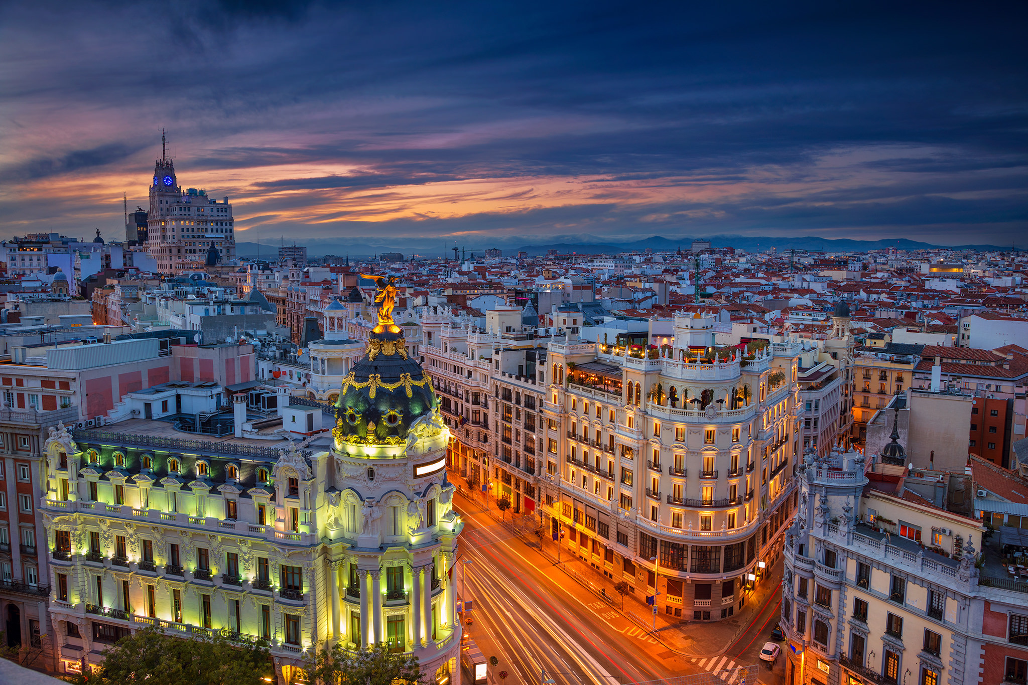 Города испании для жизни. Гран ВИА Мадрид. Столица Испании Мадрид или Барселона. Улица Гран ВИА Мадрид. Гран-ВИА В Мадриде, Испания.
