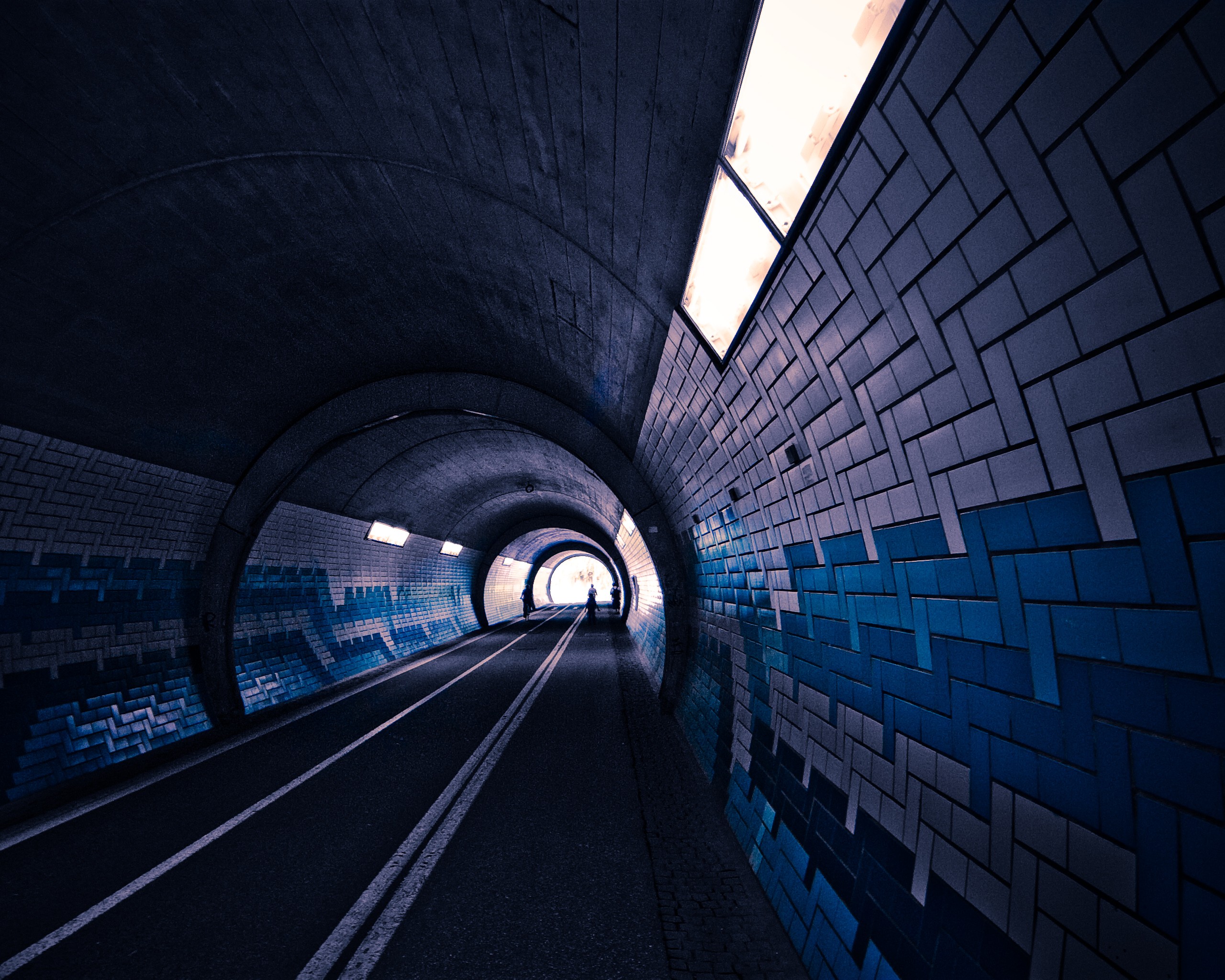 Underground metro. Тоннель Яматэ Токио. Тоннель метро. Темные туннели. Тоннель метрополитена.