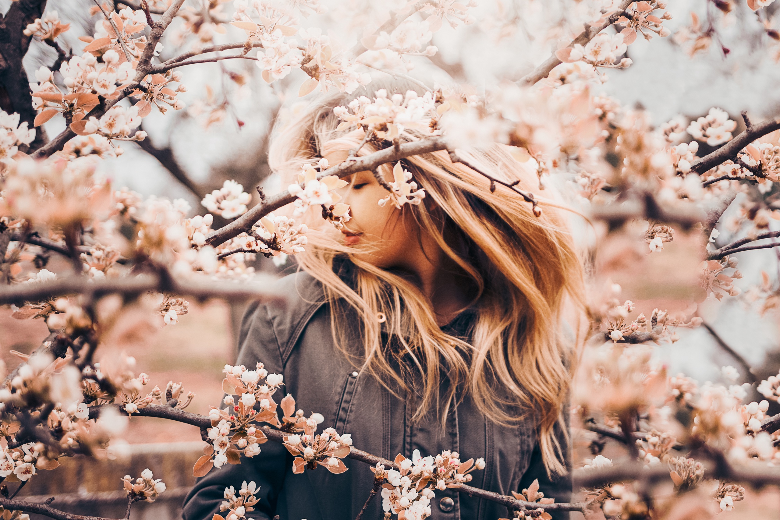 Blossom woman. Девушка весной.