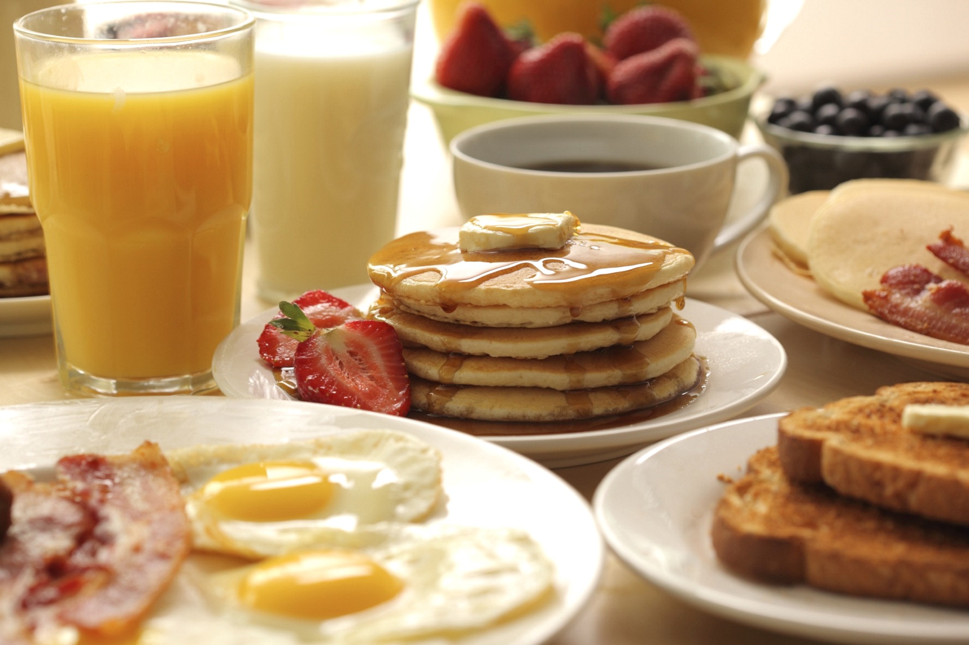 Обои клубника, кофе, завтрак, блины, сок, яичница, strawberry, coffee, breakfast, pancakes, juice, scrambled eggs разрешение 1920x1279 Загрузить