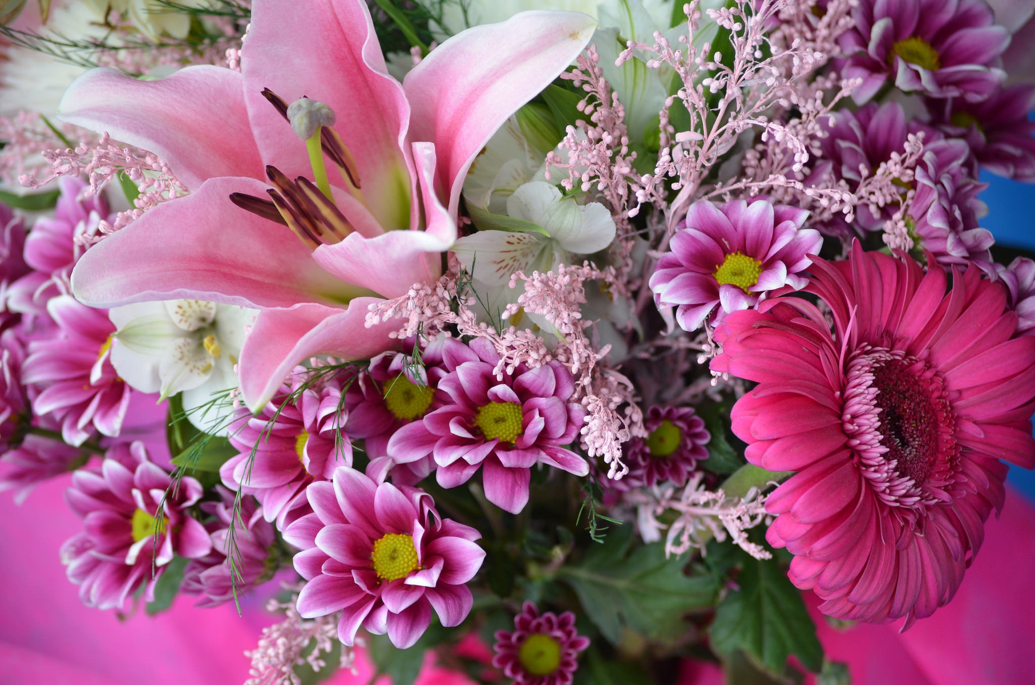 Обои цветы, лилия, букет, хризантема, гербера, flowers, lily, bouquet, chrysanthemum, gerbera разрешение 2048x1356 Загрузить