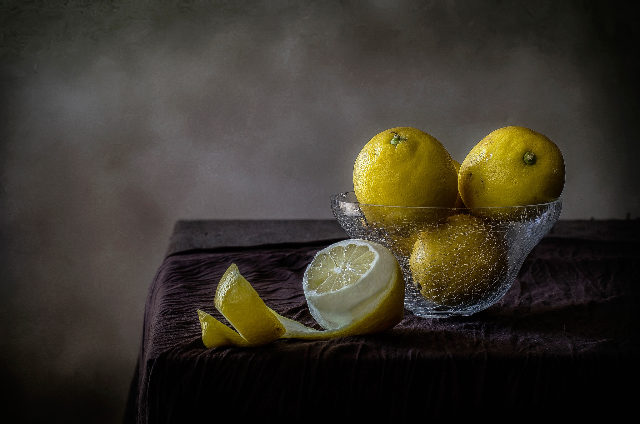 Обои фрукты, лимон, ваза, натюрморт, лимоны, цитрусы, fruit, lemon, vase, still life, lemons, citrus разрешение 2048x1357 Загрузить