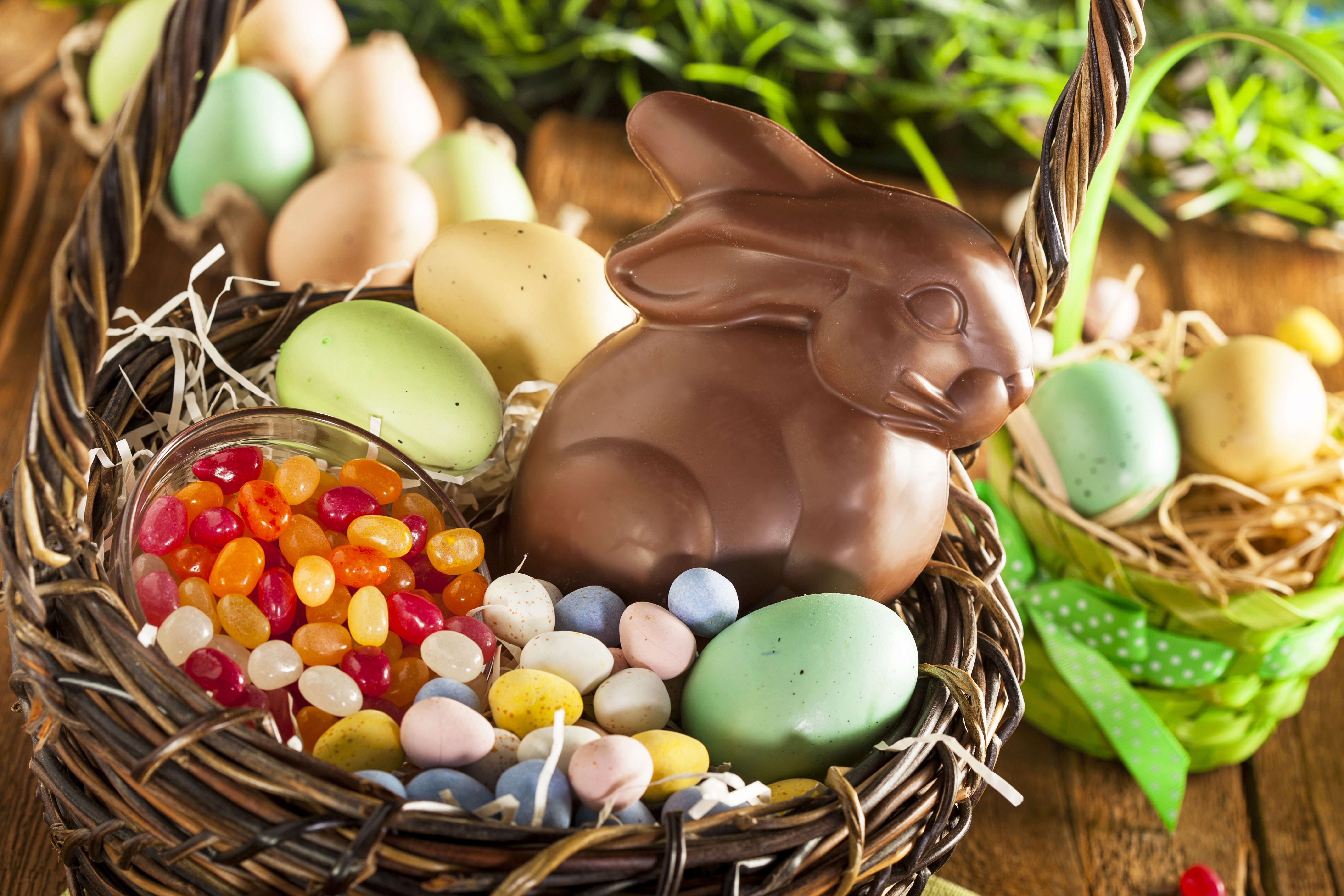 Обои конфеты, корзина, кролик, пасха, яйца, шоколад, candy, basket, rabbit, easter, eggs, chocolate разрешение 5616x3744 Загрузить