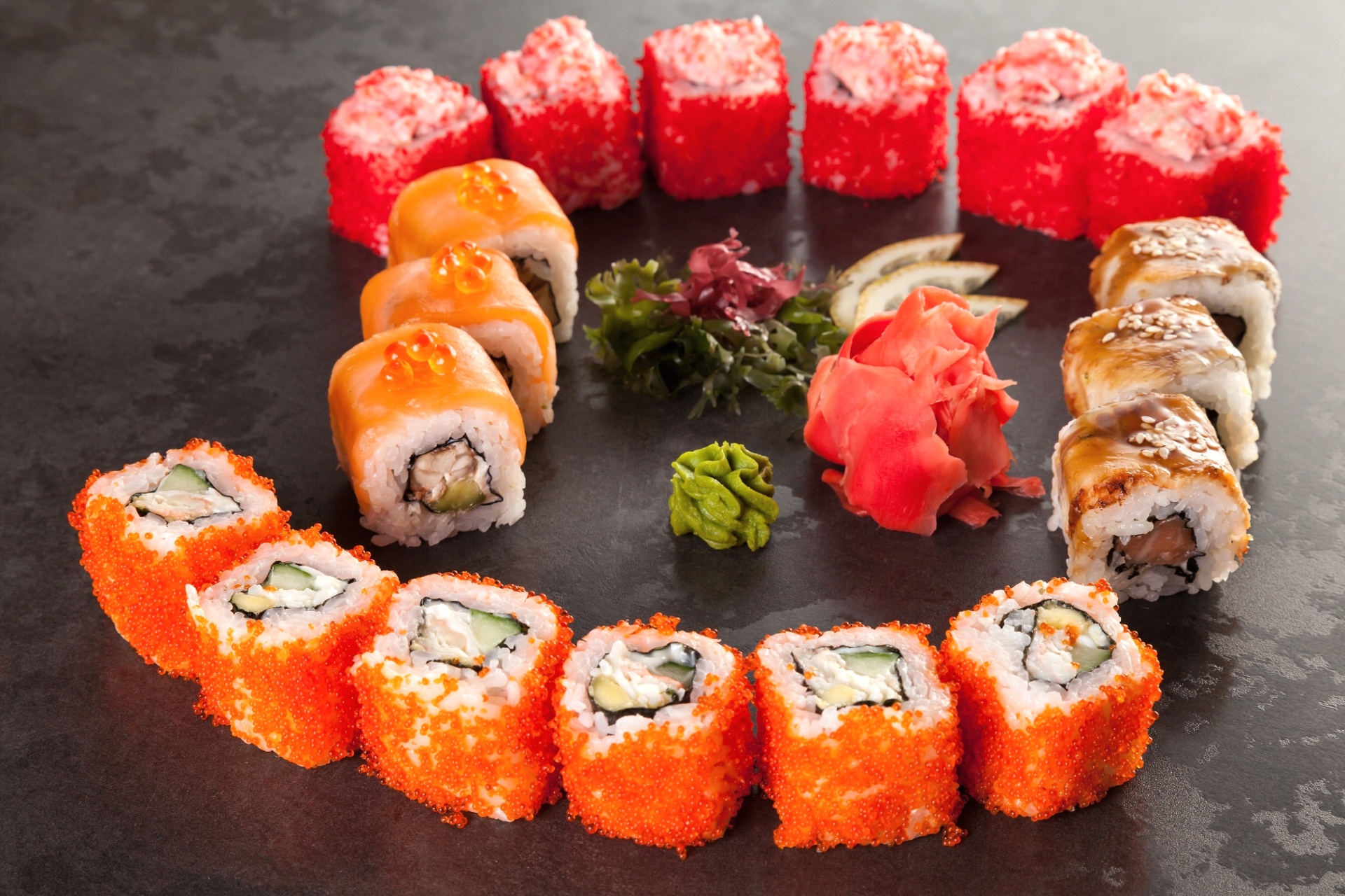 Обои рис, суши, роллы, морепродукты, лосось, вассаби, имбирь, figure, sushi, rolls, seafood, salmon, wasabi, ginger разрешение 1920x1280 Загрузить