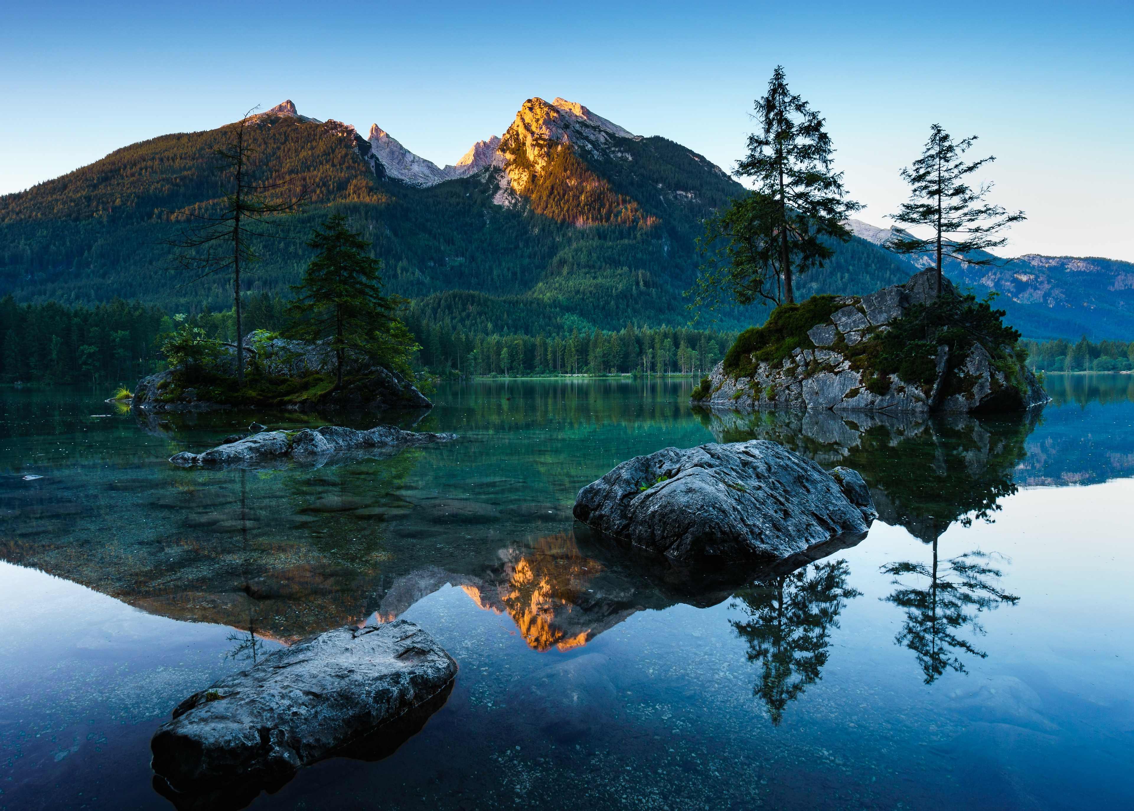 Красивые виды озера. Озеро Хинтерзее Бавария. Озеро Хинтерзее, Бавария, Германия. Berchtesgaden National Park озеро. Озеро горы лес Бавария.