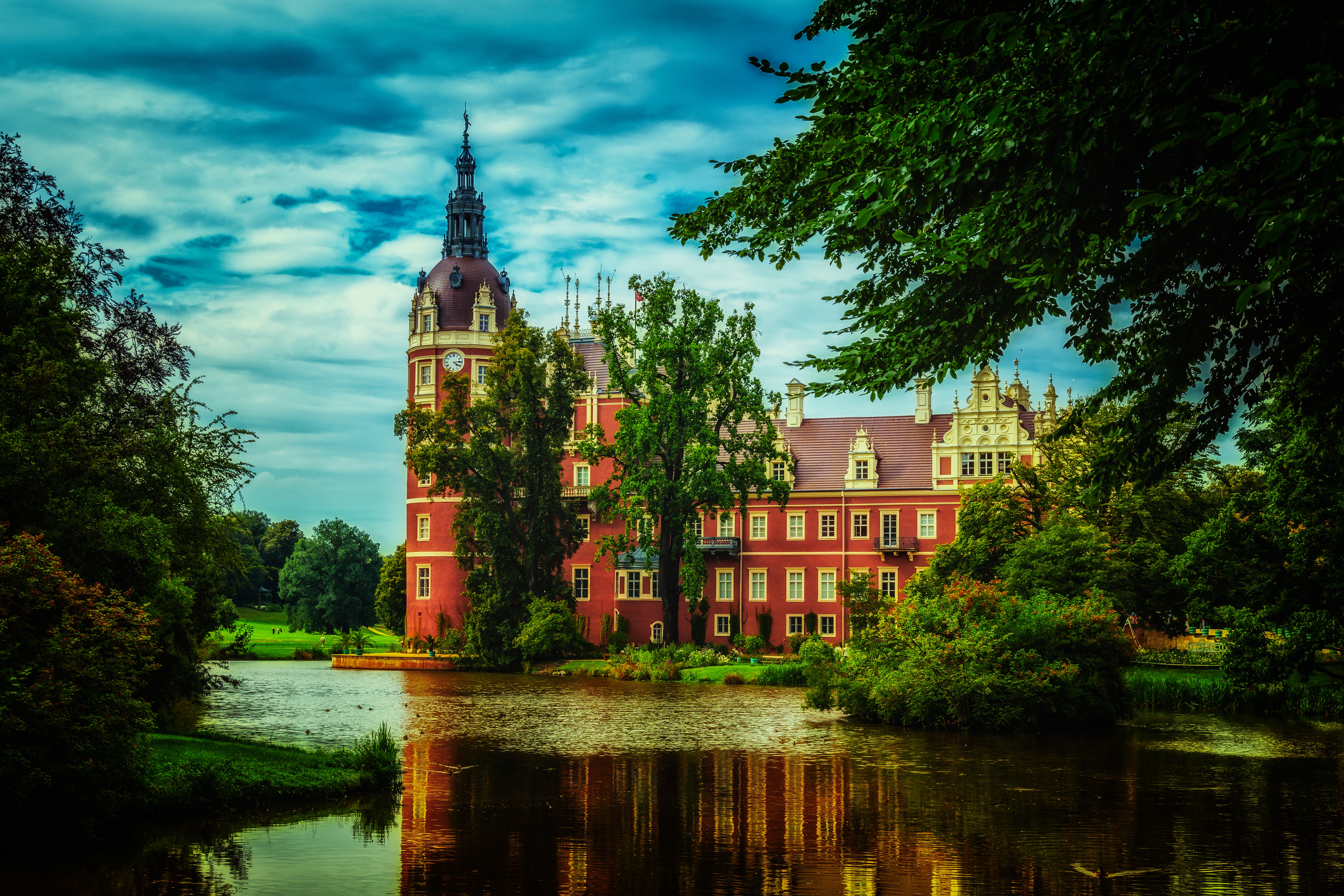 Обои облака, деревья, зелень, парк, замок, пруд, германия, muskau park, clouds, trees, greens, park, castle, pond, germany разрешение 5616x3744 Загрузить