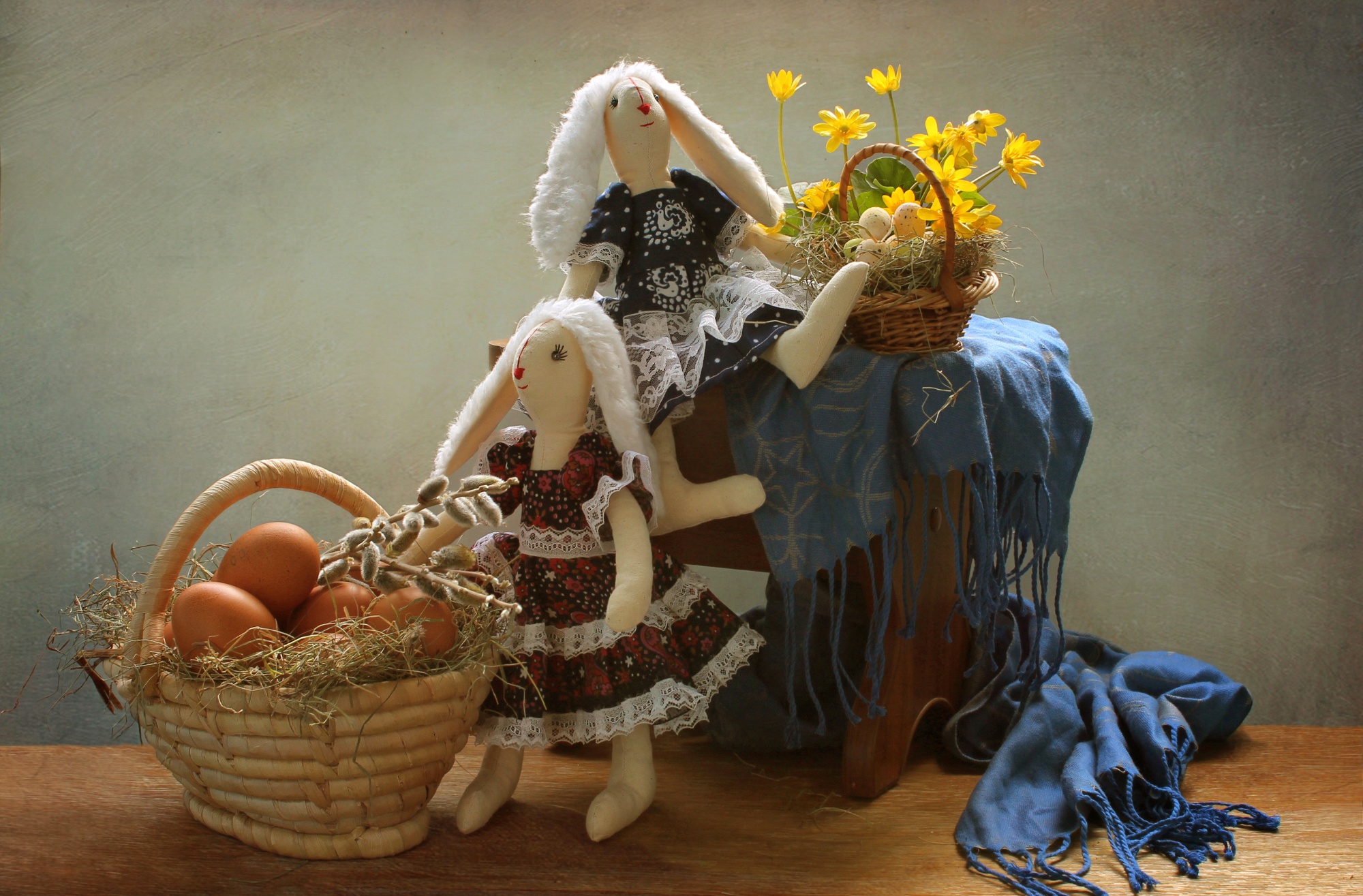 Обои цветы, игрушки, пасха, яйца, зайцы, корзинка, верба, flowers, toys, easter, eggs, rabbits, basket, verba разрешение 2000x1315 Загрузить