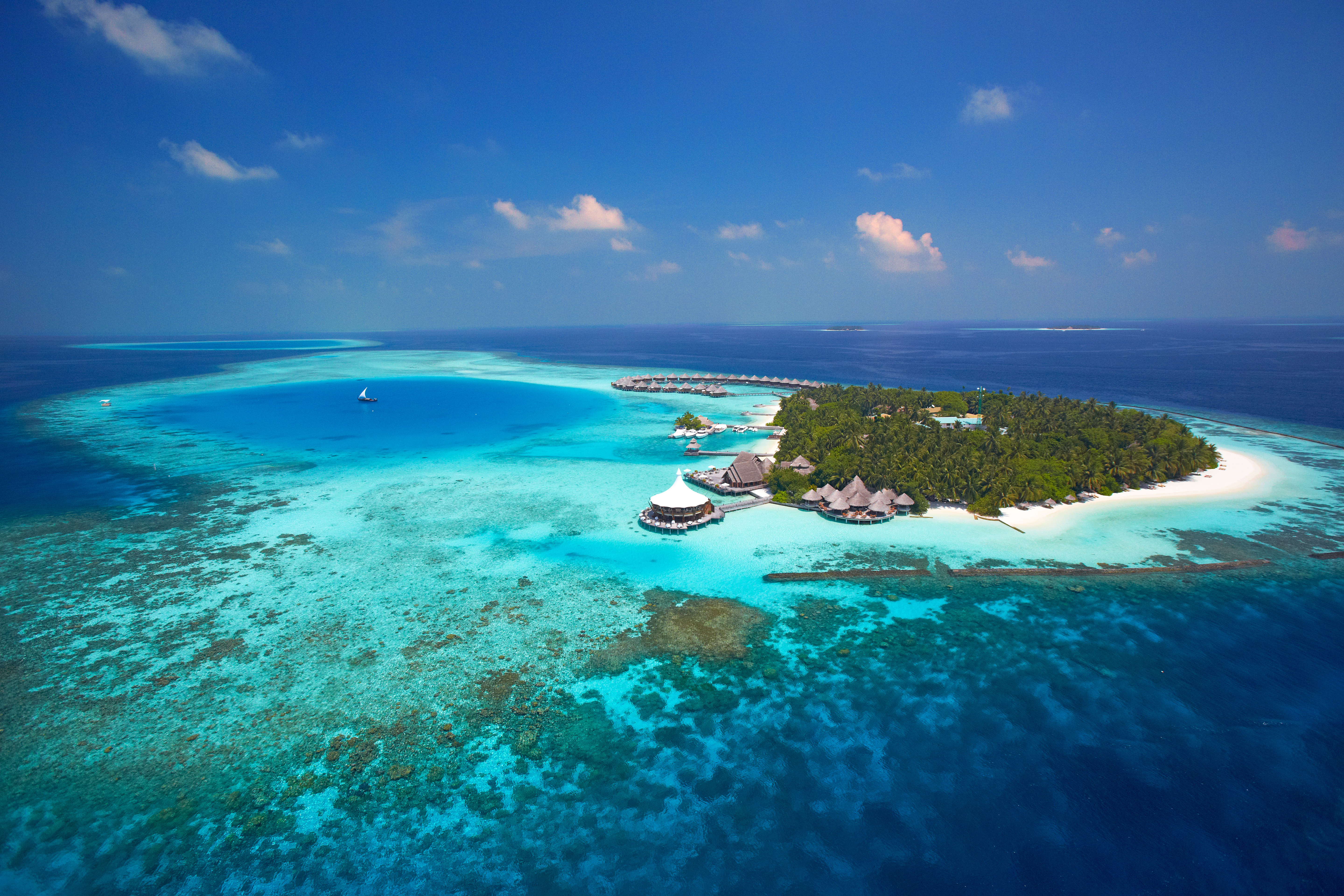 Inhabited island. Остров Барос Мальдивы. Остров Тодду Мальдивы. Индийский океан Мальдивы. Парадиз остров Карибского моря.