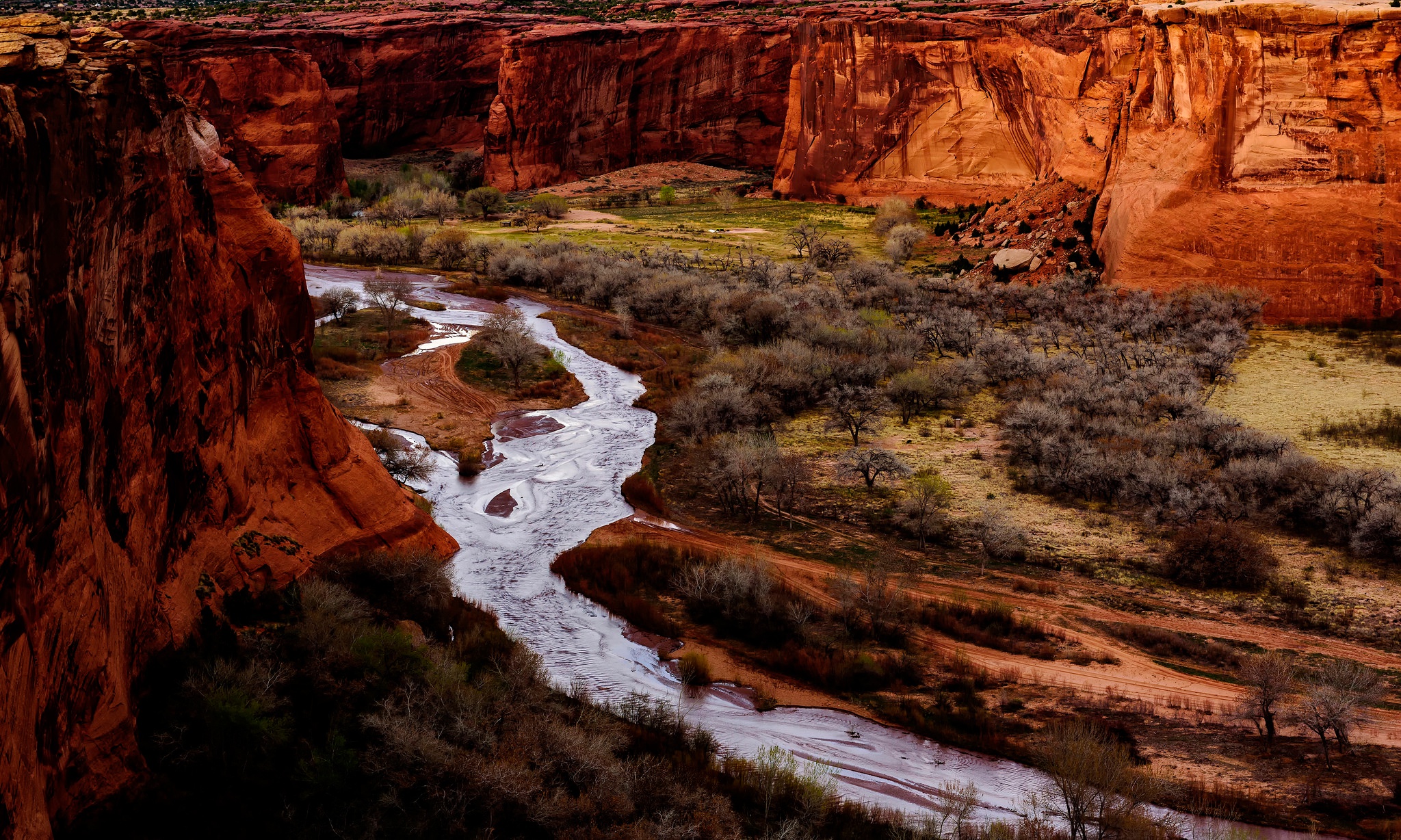Обои река, скалы, каньон, штат аризона, каньон-де-шей, river, rocks, canyon, arizona, canyon de shay разрешение 2048x1228 Загрузить