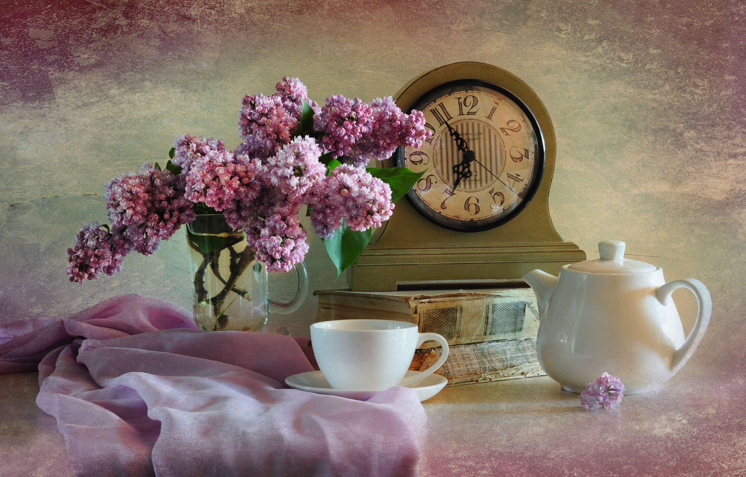 Обои часы, букет, чашка, чай, книга, сирень, натюрморт, watch, bouquet, cup, tea, book, lilac, still life разрешение 2400x1535 Загрузить