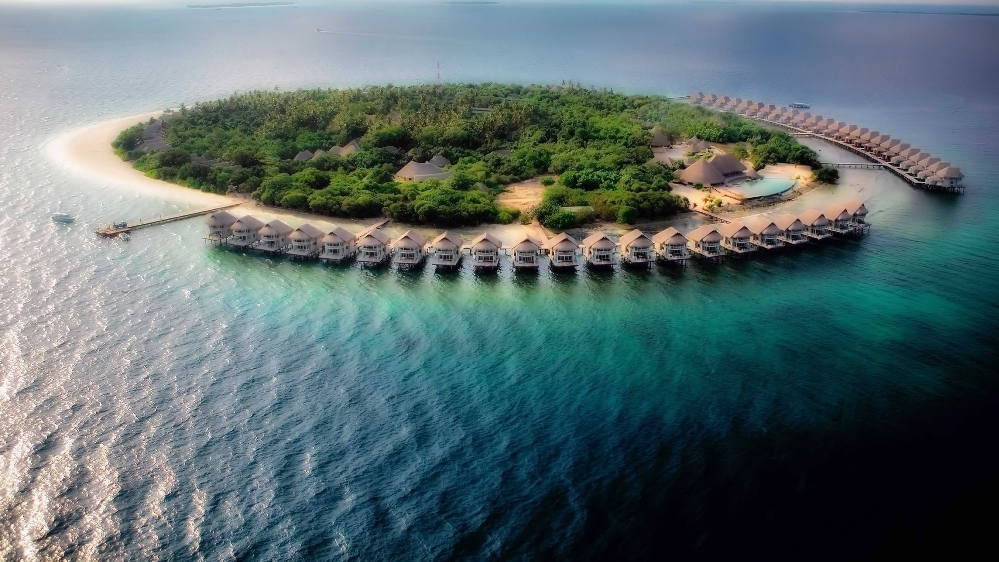 Aerial View of a Tropical Island, Maldives загрузить