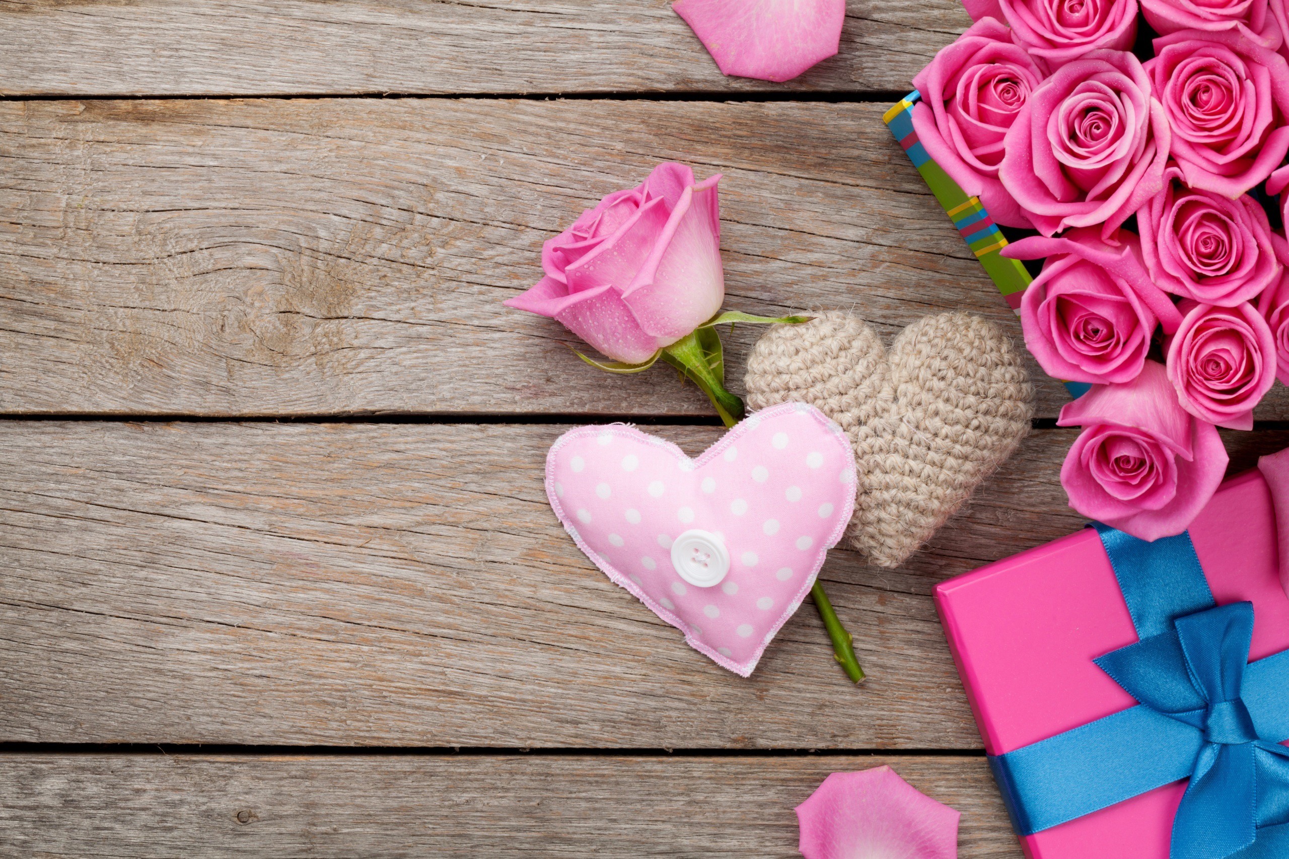 Обои сердце, подарок, сердечки, день святого валентина, розовые розы, валентинки, heart, gift, hearts, valentine's day, pink roses, valentines разрешение 2560x1706 Загрузить