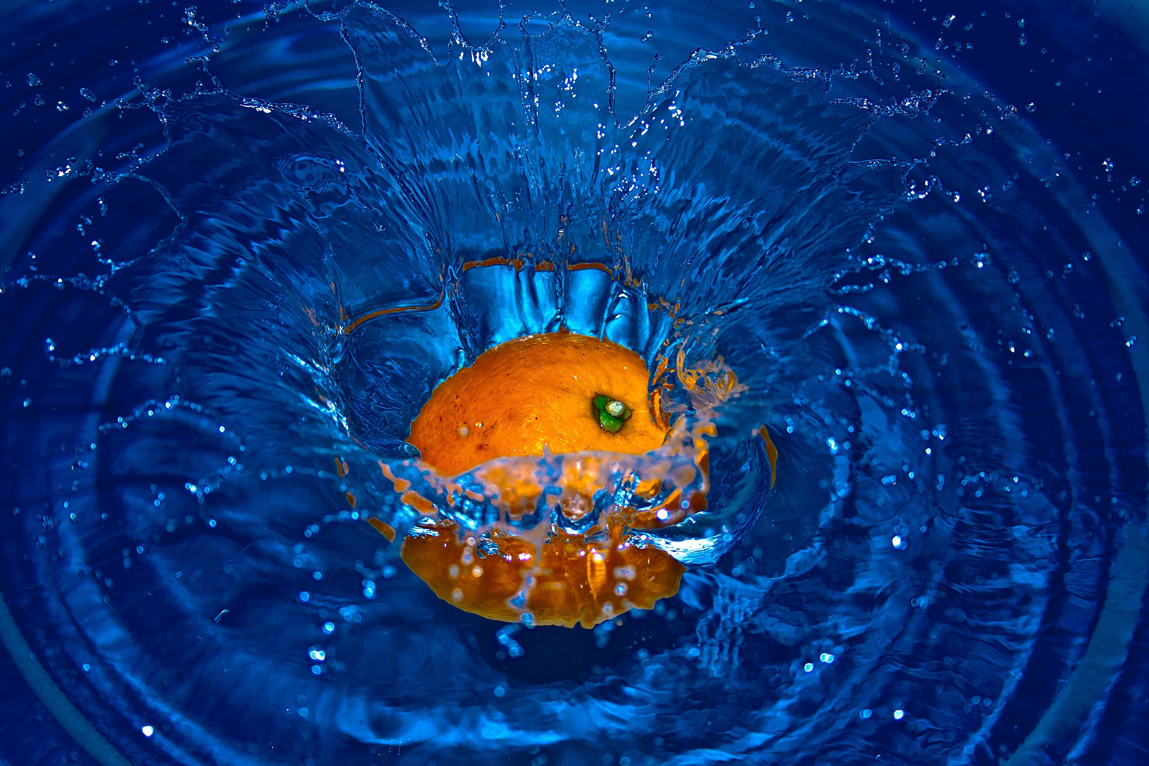 Обои вода, фрукты, брызги, апельсин, всплеск, water, fruit, squirt, orange, splash разрешение 3888x2592 Загрузить