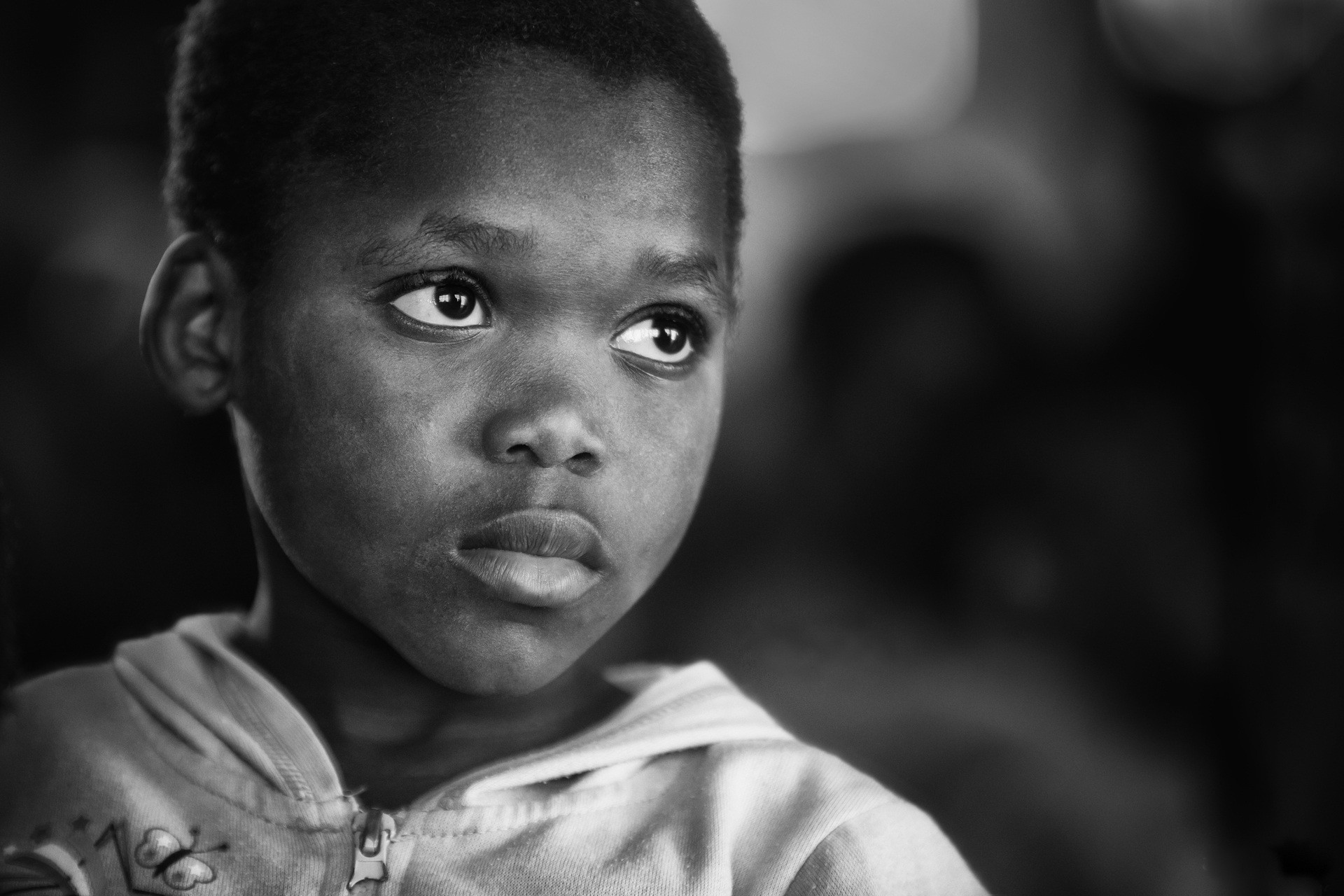 Обои портрет, чёрно-белое, дети, лицо, ребенок, мальчик, portrait, black and white, children, face, child, boy разрешение 1920x1280 Загрузить
