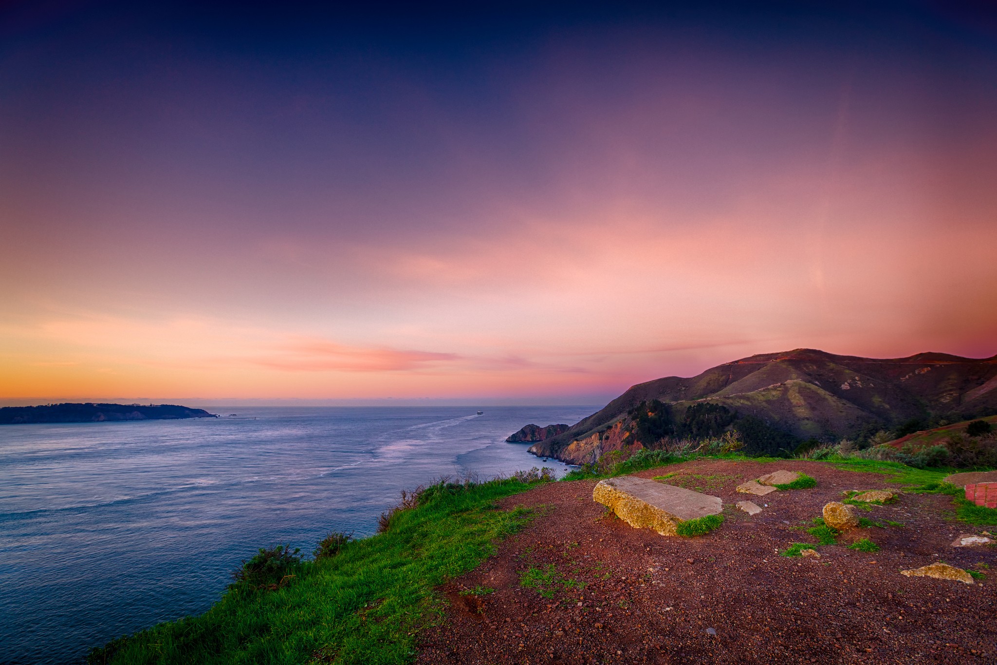 Обои небо, горы, закат, море, горизонт, побережье, the sky, mountains, sunset, sea, horizon, coast разрешение 2048x1365 Загрузить