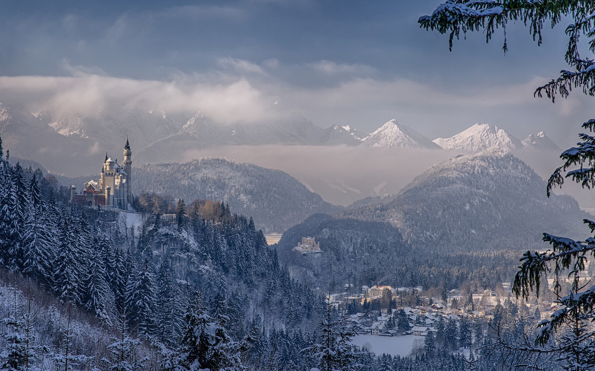 Обои горы, зима, панорама, германия, бавария, замок нойшванштайн, mountains, winter, panorama, germany, bayern, neuschwanstein castle разрешение 1920x1200 Загрузить