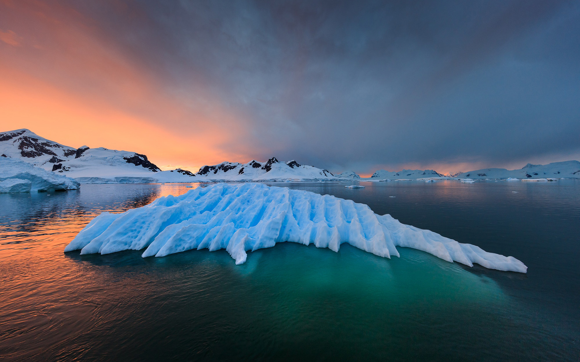 Ледовитый океан видео. Арктика Северный Ледовитый океан. Антарктида Гренландия Арктика Северный Ледовитый океан. Ледник Росса в Антарктиде. Северный Ледовитый океан и Антарктида.