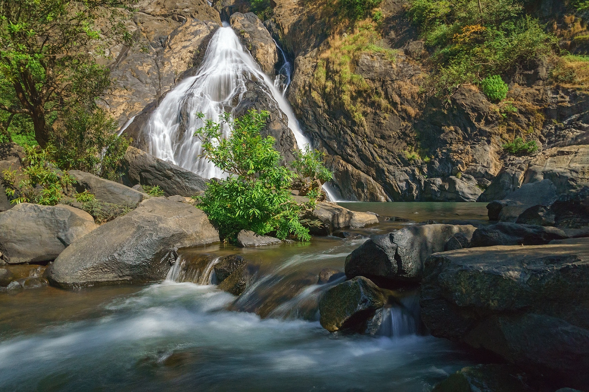 водопад дудхсагар индия