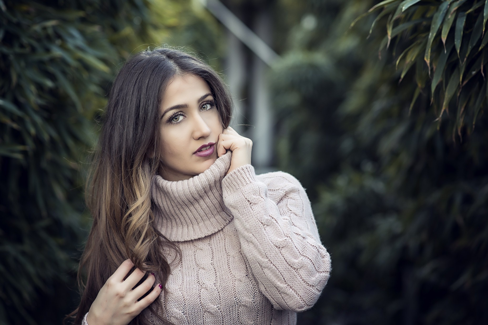 Обои девушка, взгляд, модель, волосы, свитер, lorena veas, girl, look, model, hair, sweater разрешение 2048x1367 Загрузить