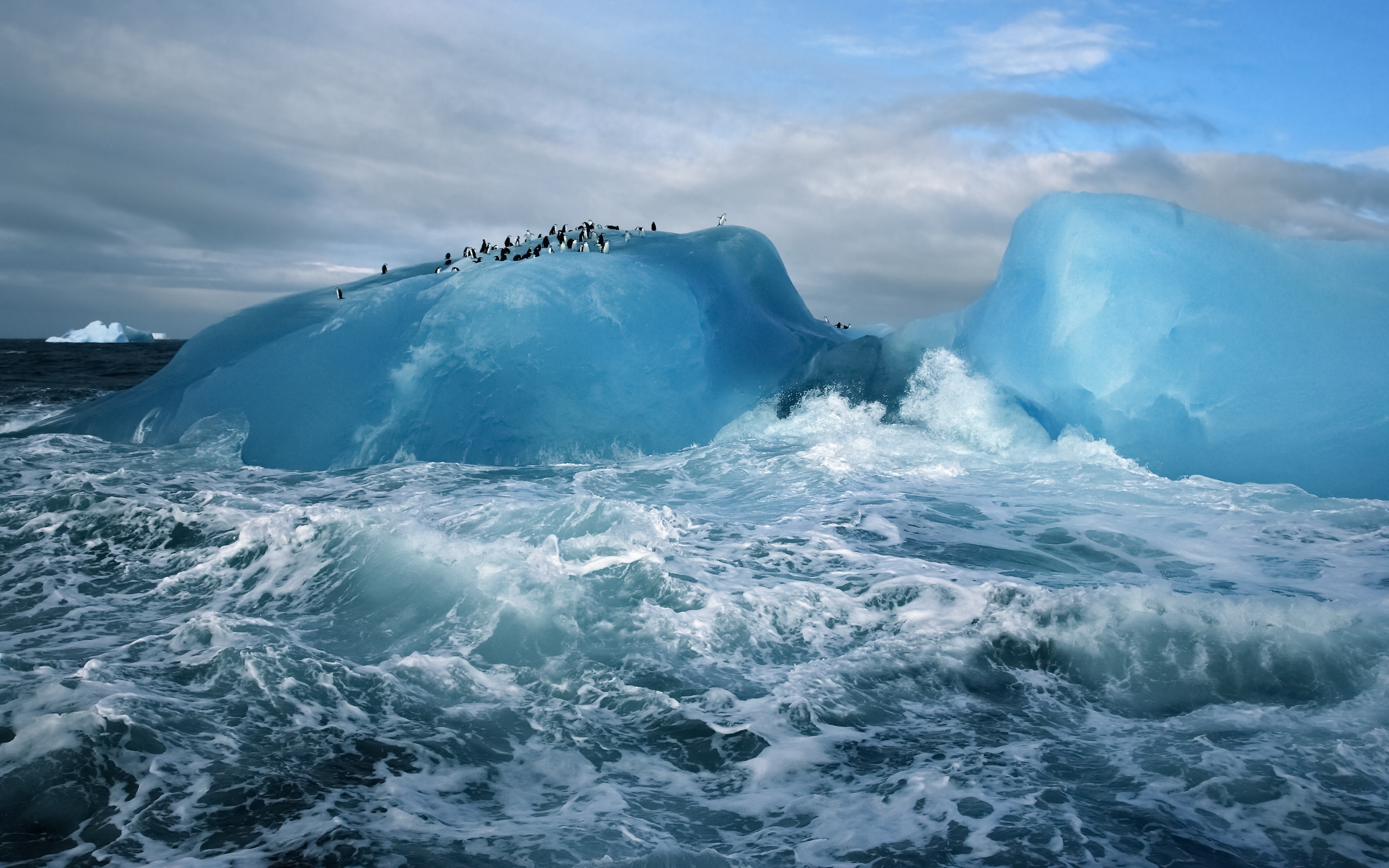 Назвали южным океаном. Северный Ледовитый океан и Антарктида. Айсберги Антарктиды. Ледовитый океан Антарктида. Арктика Северный Ледовитый океан.