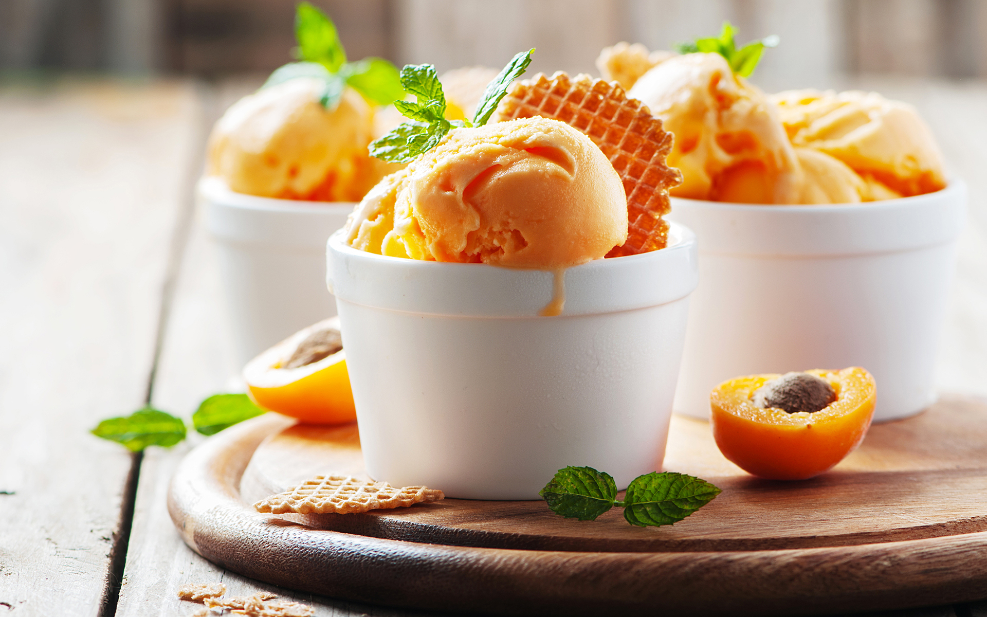Обои мята, мороженое, абрикос, персики, сладкое, десерт, вафли, mint, ice cream, apricot, peaches, sweet, dessert, waffles разрешение 1920x1200 Загрузить