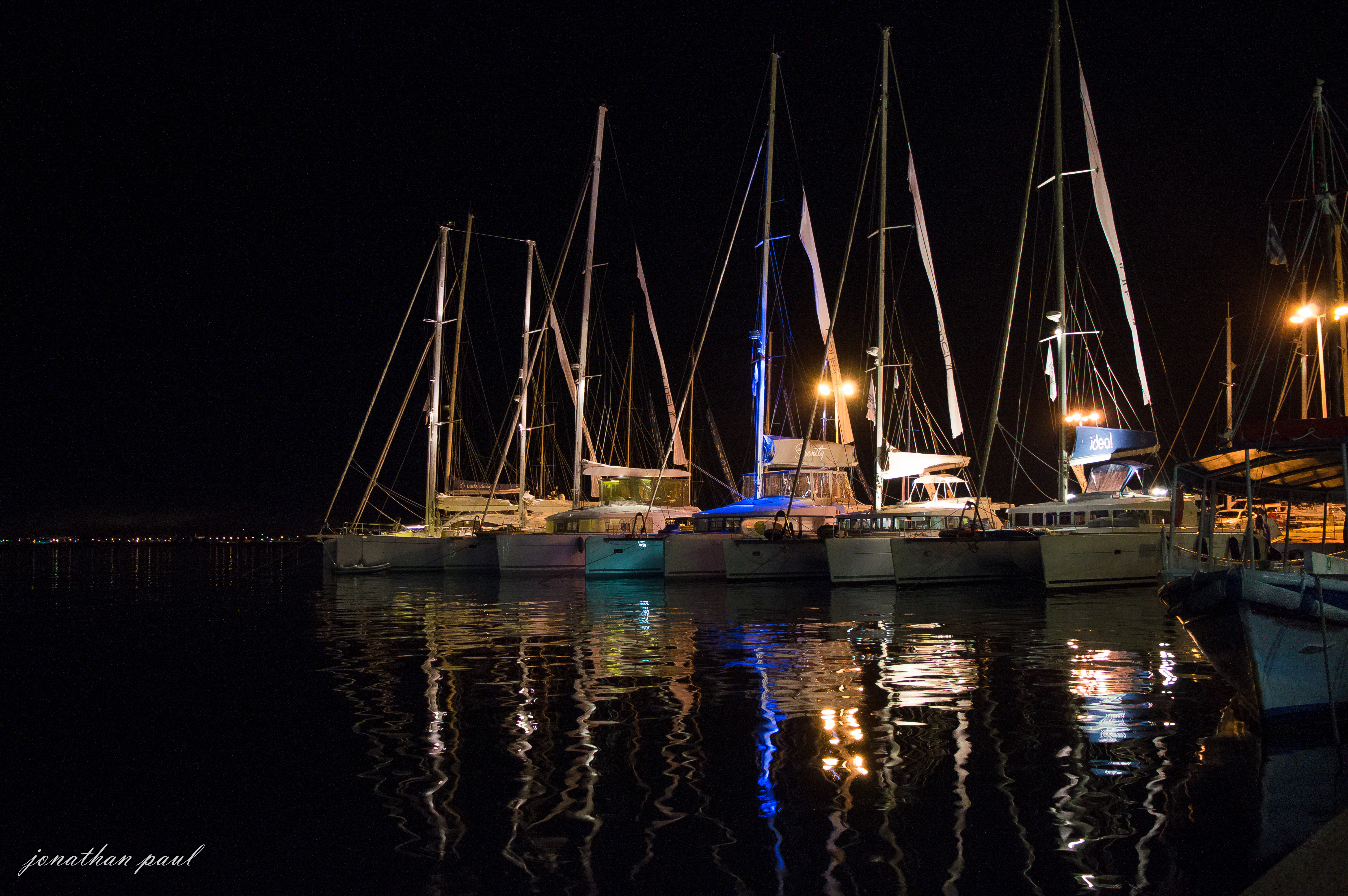 Обои ночь, огни, вода, отражение, яхты, яхта, night, lights, water, reflection, yachts, yacht разрешение 6016x4000 Загрузить