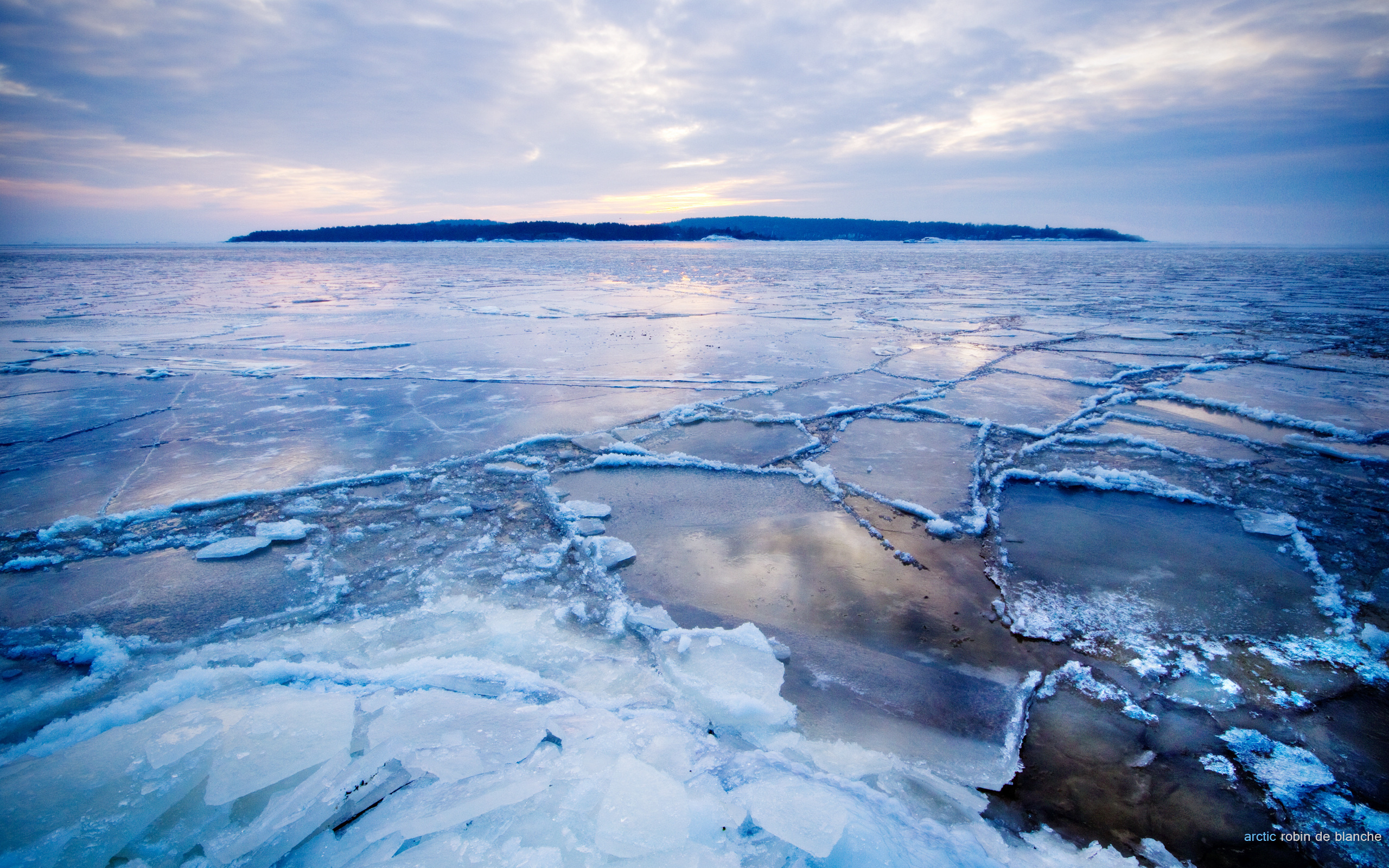 Крупные моря ледовитого океана. Северный Ледовитый океан Восточно-Сибирское море. Арктика Северный Ледовитый океан. Ледяной Покров Северного Ледовитого океана. Льды Арктики северооедовитого океана.