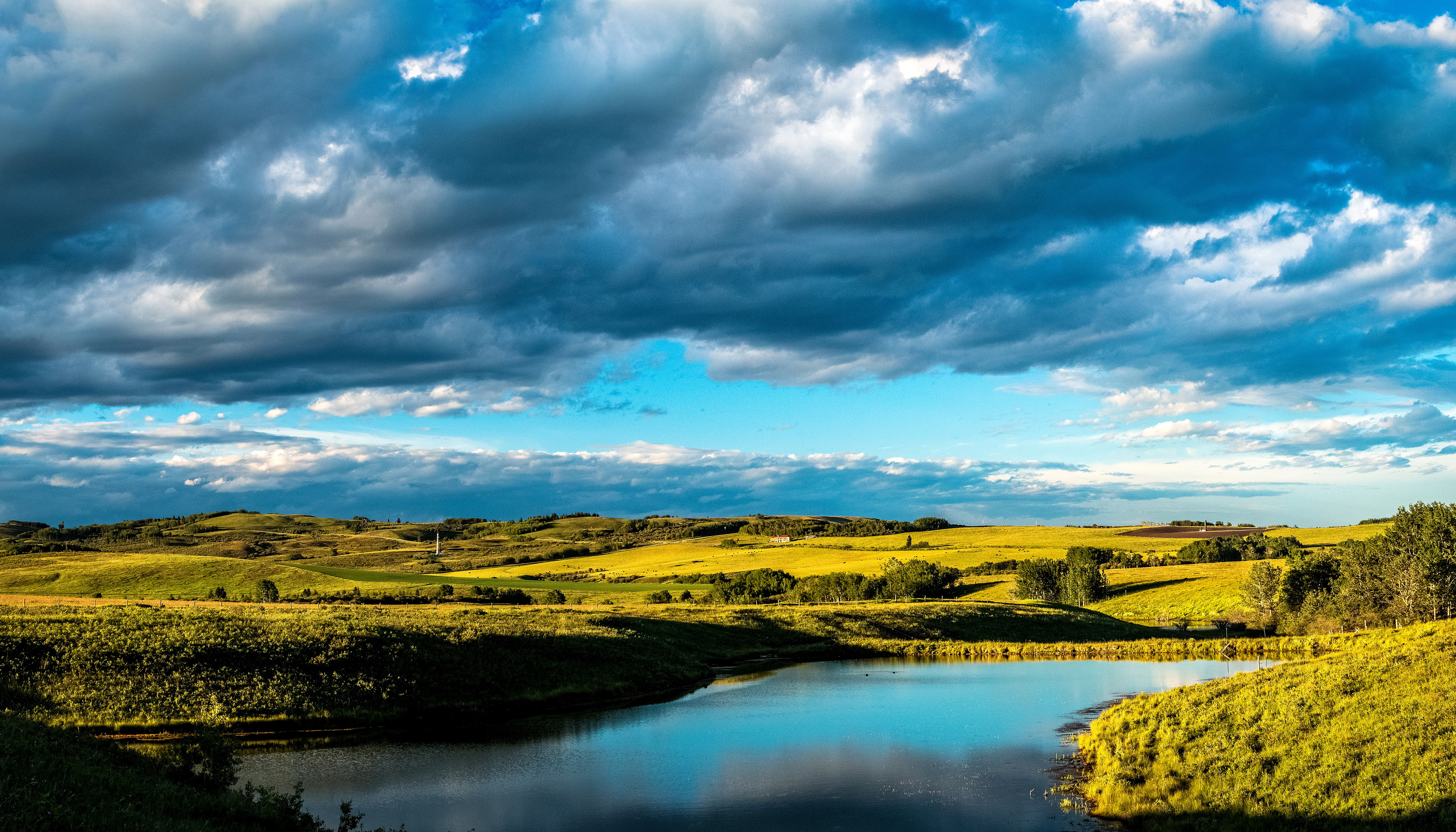 Обои облака, turner valley, природа, пейзаж, поля, пруд, канада, луга, провинция альберта, clouds, nature, landscape, field, pond, canada, meadows, alberta разрешение 3500x2000 Загрузить